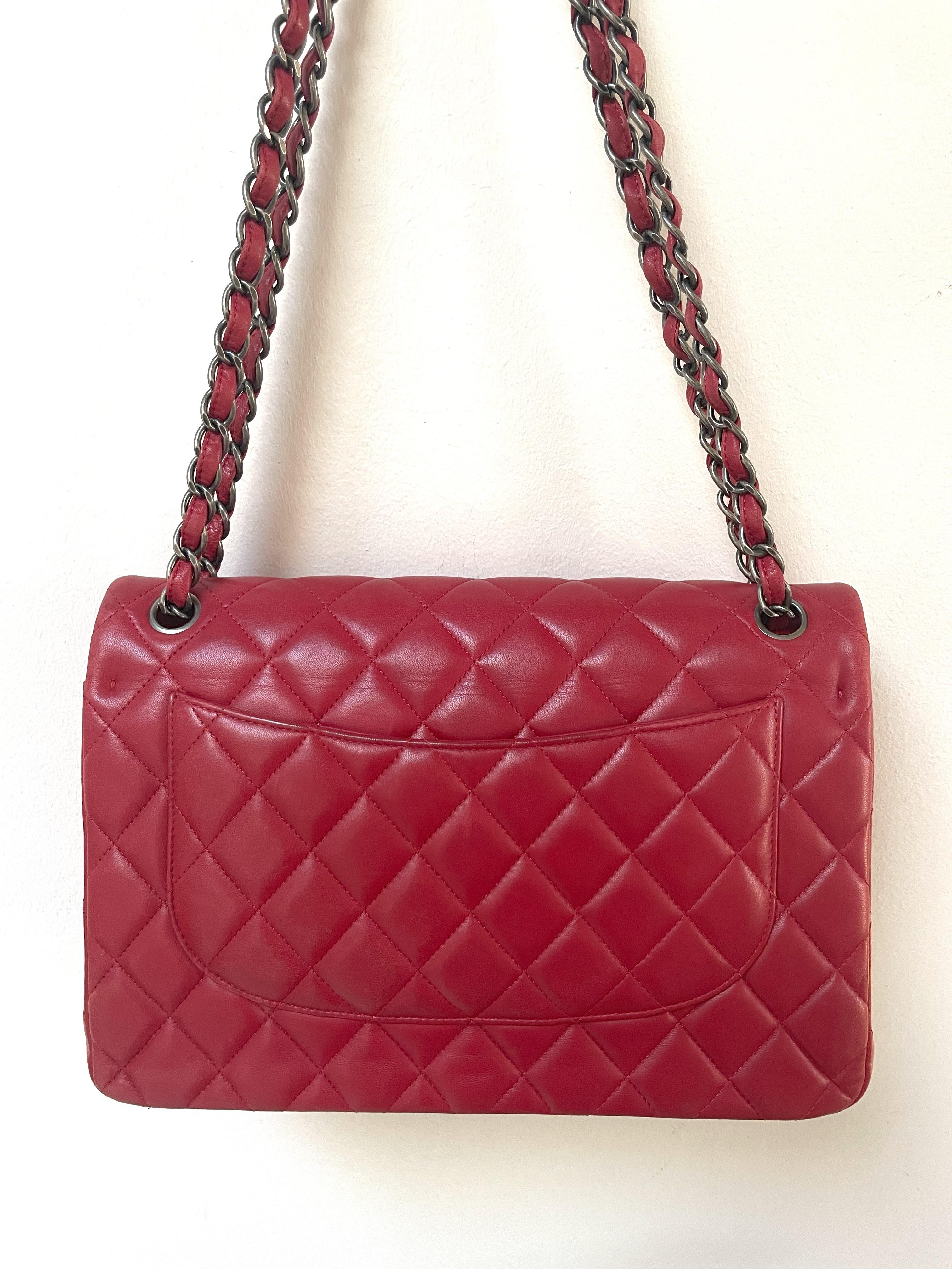 Rosso BORSA JUMBO TIMELESS Chanel, pelle di montone trapuntata rossa, 2010, catena in metallo argentato in vendita
