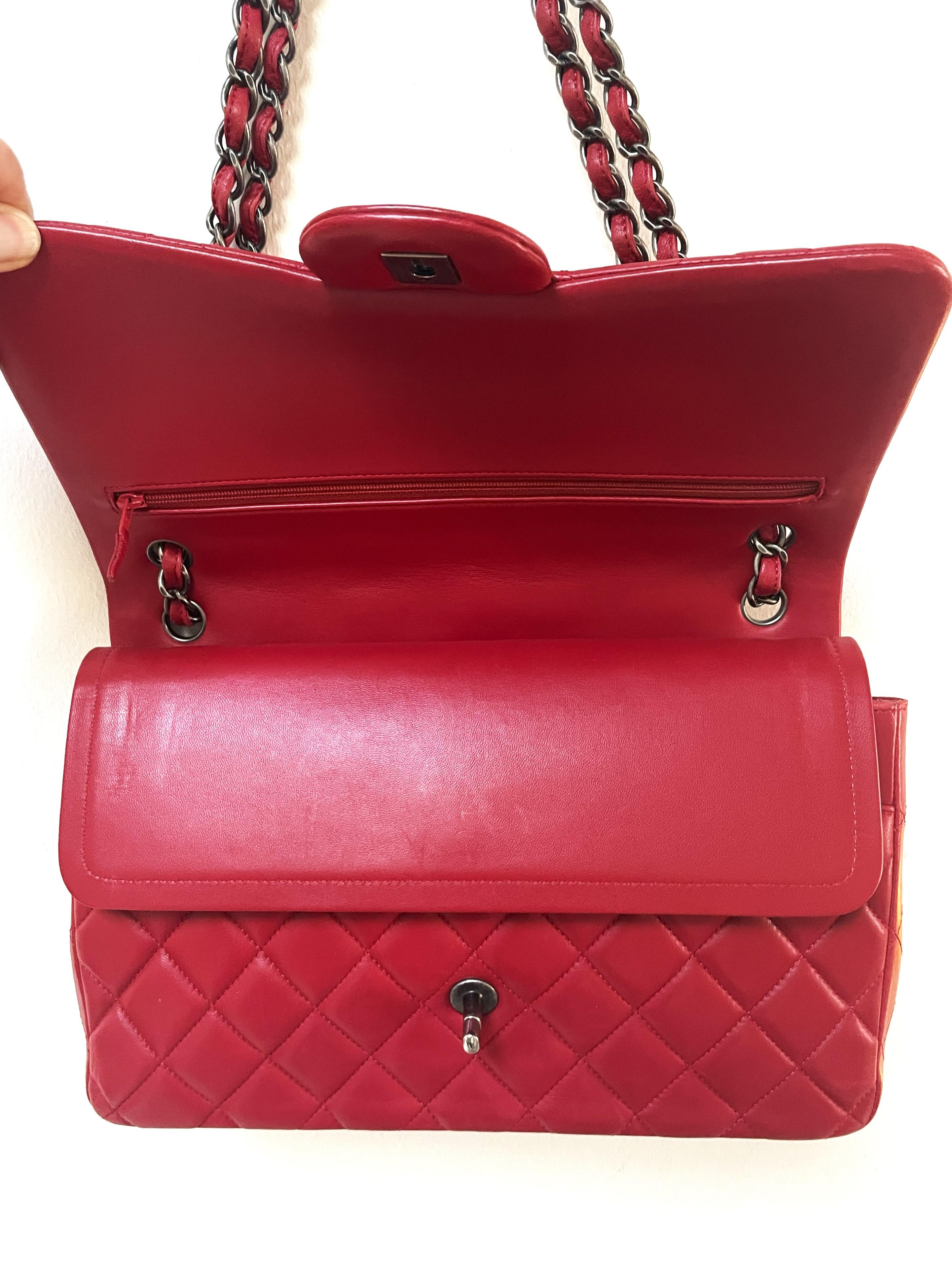 da uomo o donna BORSA JUMBO TIMELESS Chanel, pelle di montone trapuntata rossa, 2010, catena in metallo argentato in vendita
