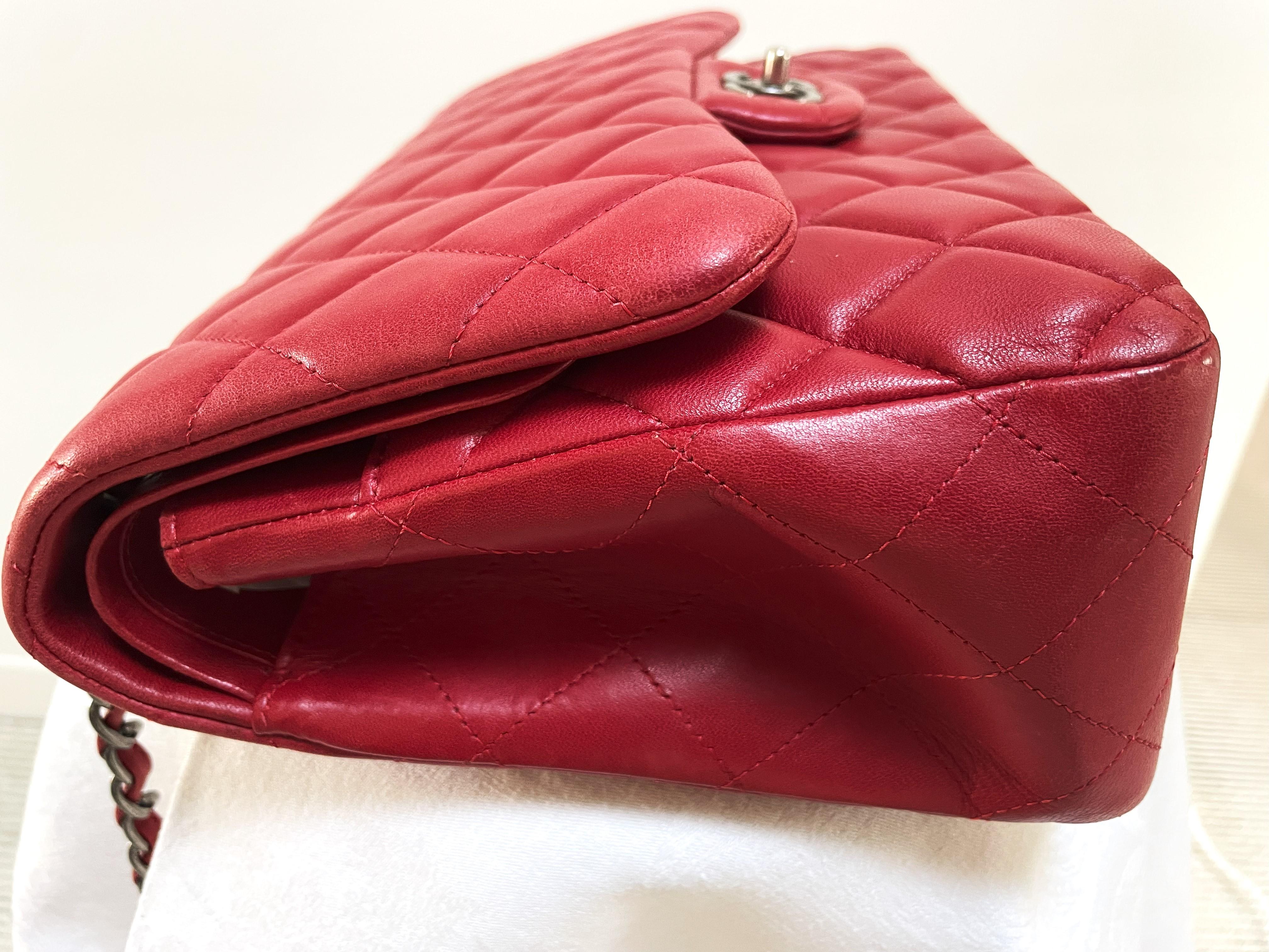 BORSA JUMBO TIMELESS Chanel, pelle di montone trapuntata rossa, 2010, catena in metallo argentato in vendita 2