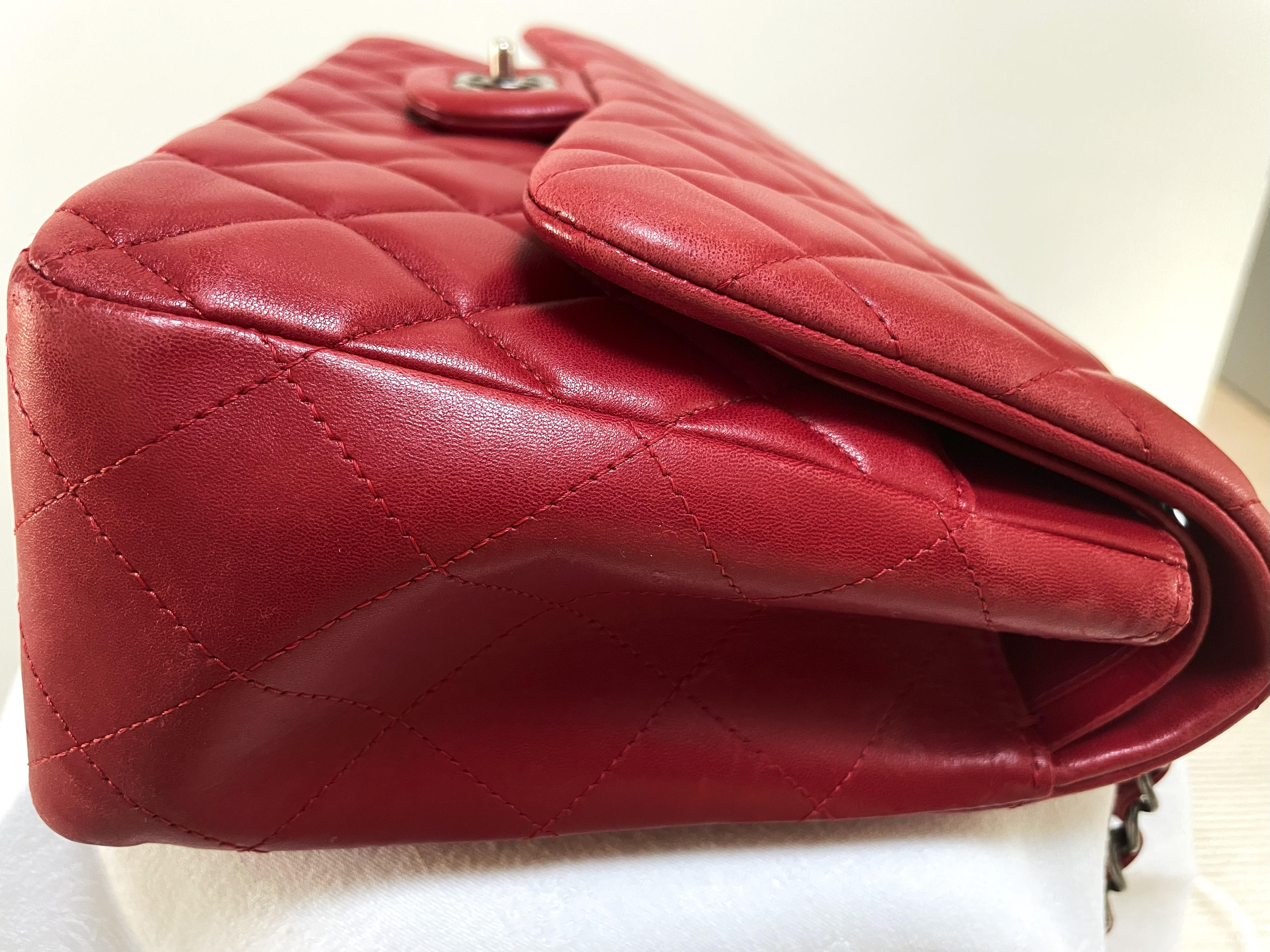 BORSA JUMBO TIMELESS Chanel, pelle di montone trapuntata rossa, 2010, catena in metallo argentato in vendita 3
