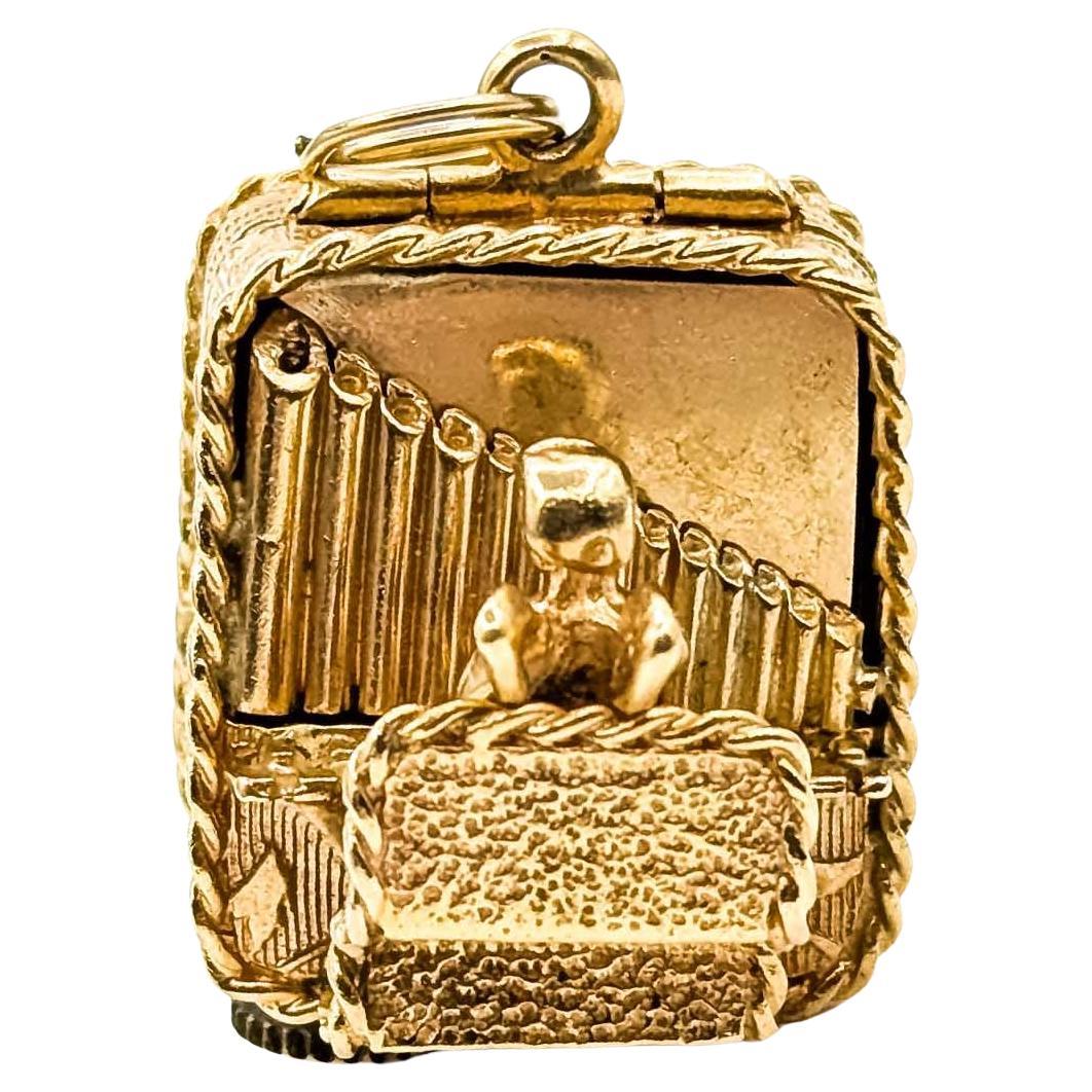 Pendentif boîte à musique intemporelle en or jaune 14k avec chérubin