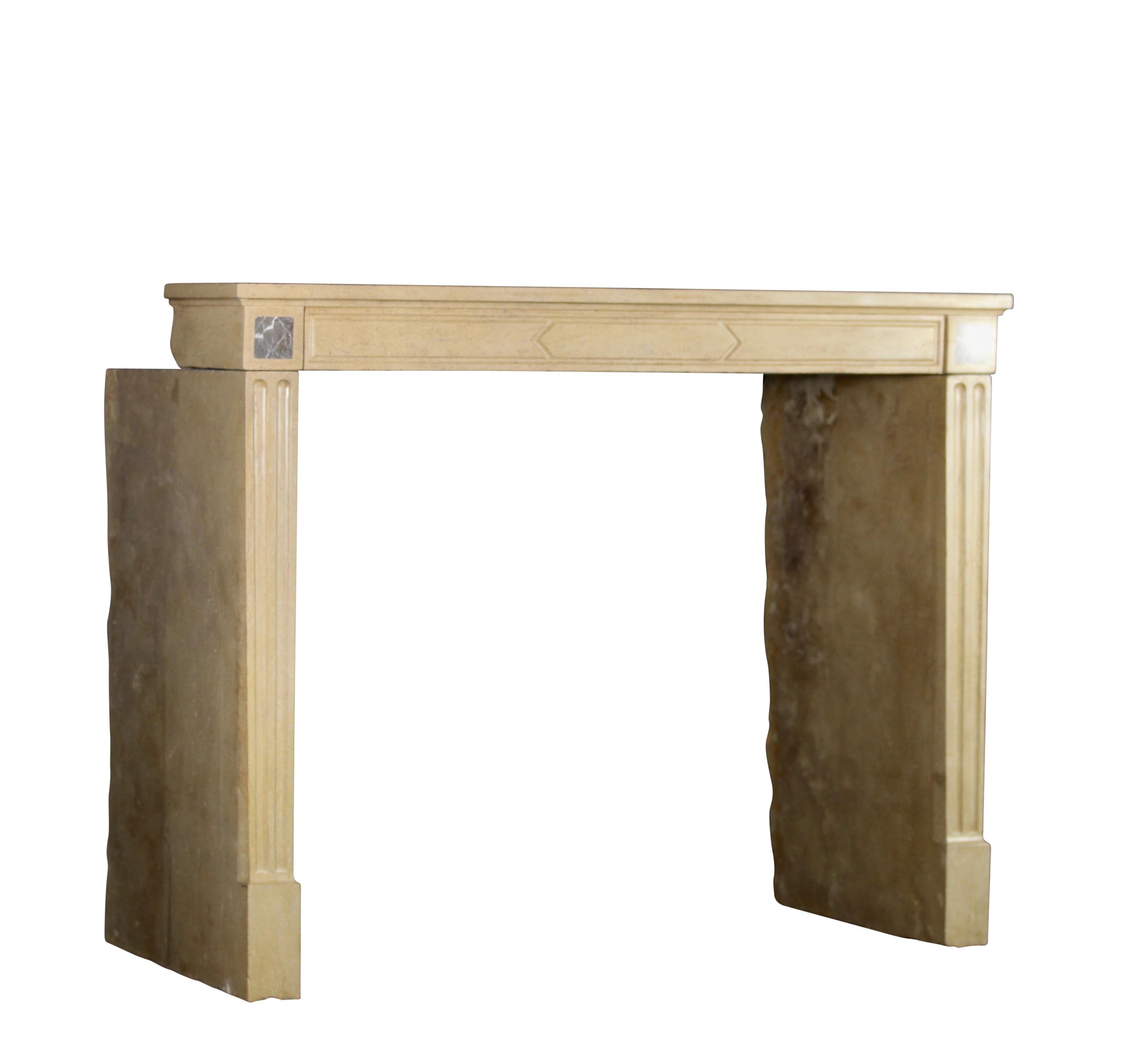 Fine French classic and small vintage decorative fireplace surround in hard stone with Grey St-Anna marble inlay. The grey marble inlay gives it an extra timeless luxury touch. A great element in a great condition.
Measures:
121,5 cm exterior
