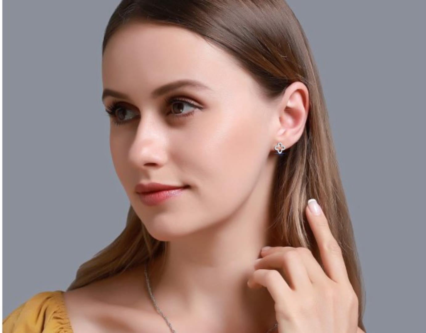 Timeless Clover Natural Diamond Studs In 14KT Yellow Gold In New Condition For Sale In Vadgam, GJ