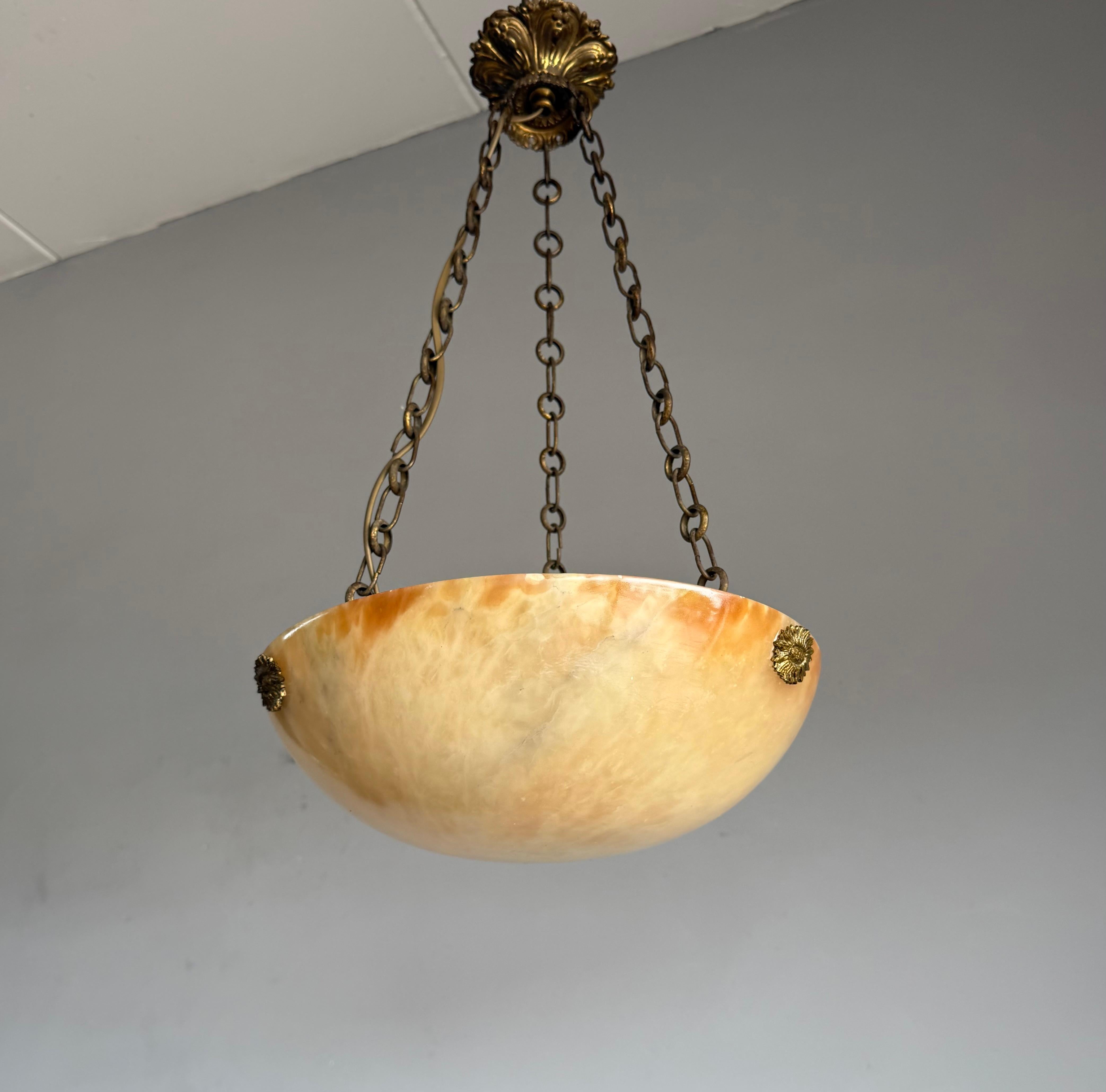 Luce a sospensione in alabastro Art Deco senza tempo e colorata con. Punti di sospensione in bronzo in vendita 4