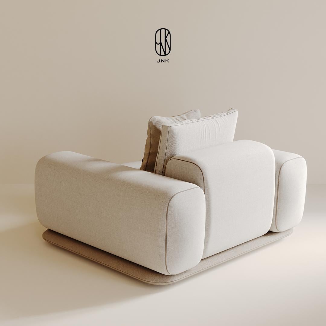 Turc Confort Timeless : The Modernsity of the Stride Armchair by JNK (La simplicité moderne du fauteuil Stride) en vente
