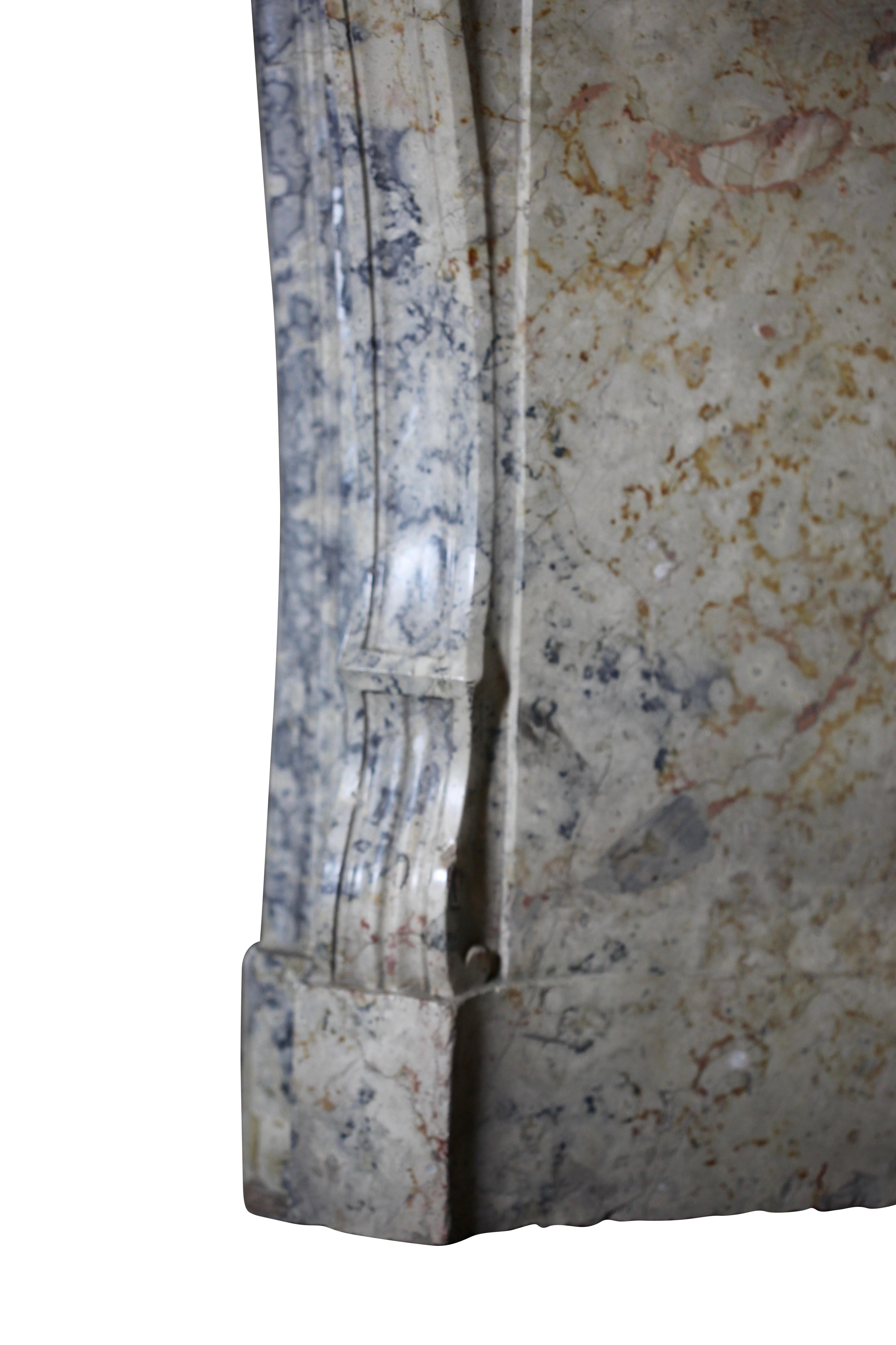 Timeless Cosmopolitan Classic French Antique Kaminsims im Angebot 10