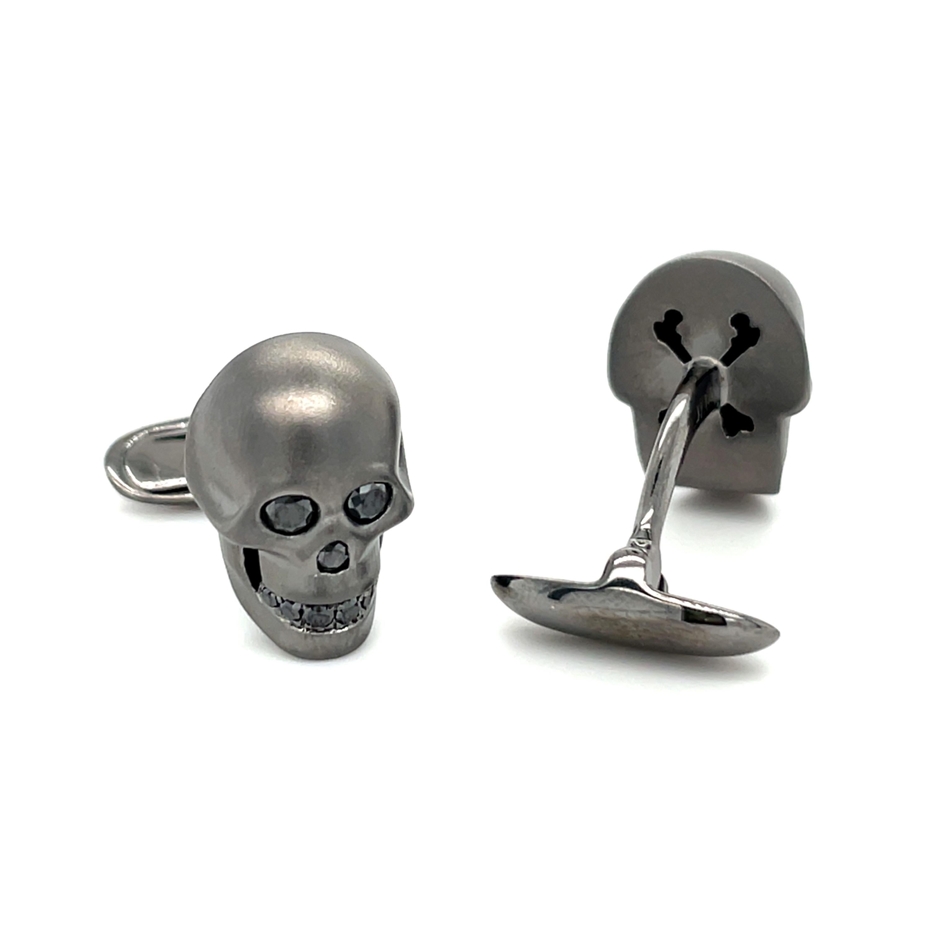 These white gold cufflinks are from Men's Collection. These cufflinks are decorated with white gold (black rhodium) and Black diamonds 0.44 ct. These cufflinks are a perfect upgrade to every special occasion.
These classic cufflinks are the perfect