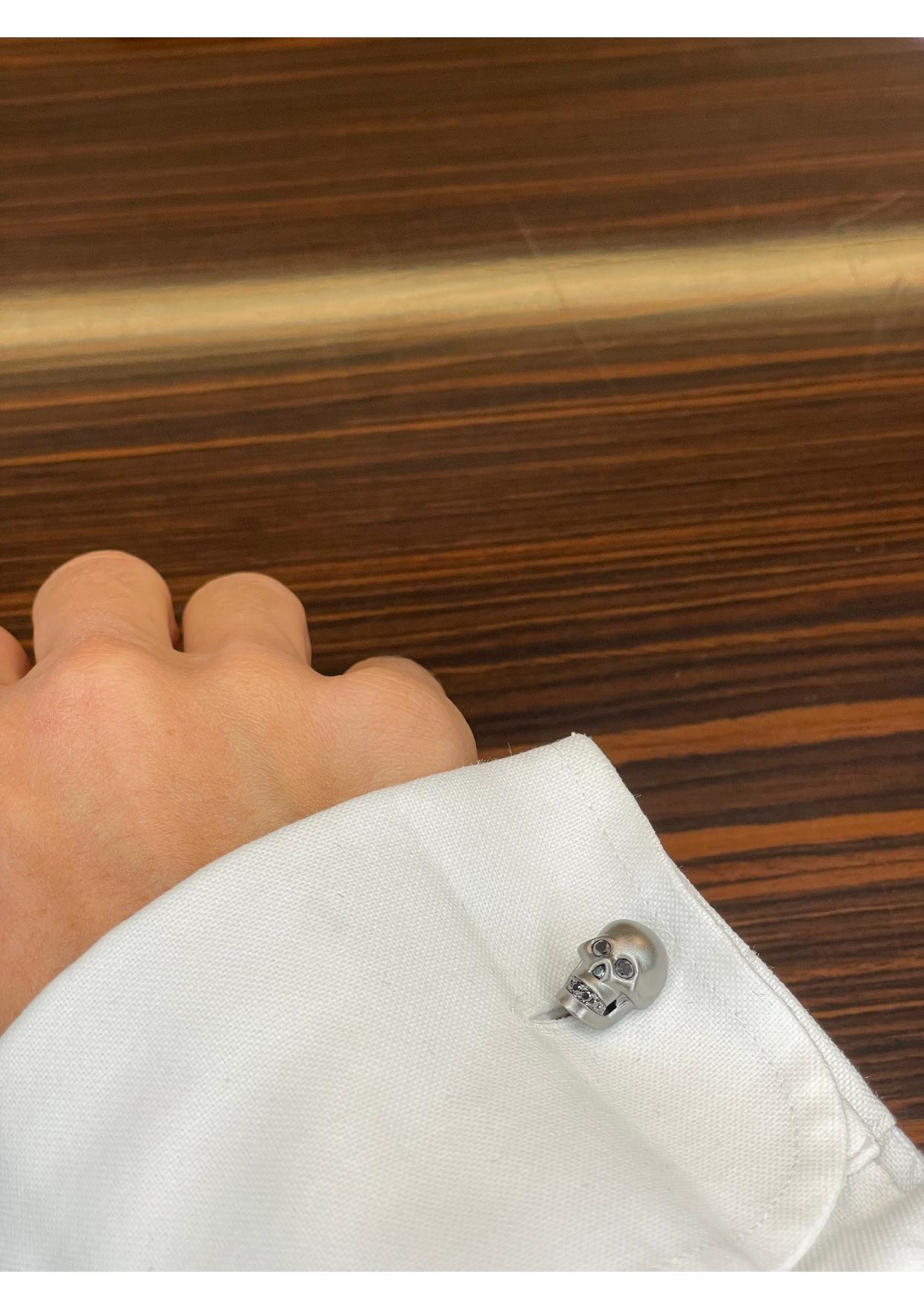 Zeitlose Manschettenknöpfe Totenkopf (Rundschliff) im Angebot