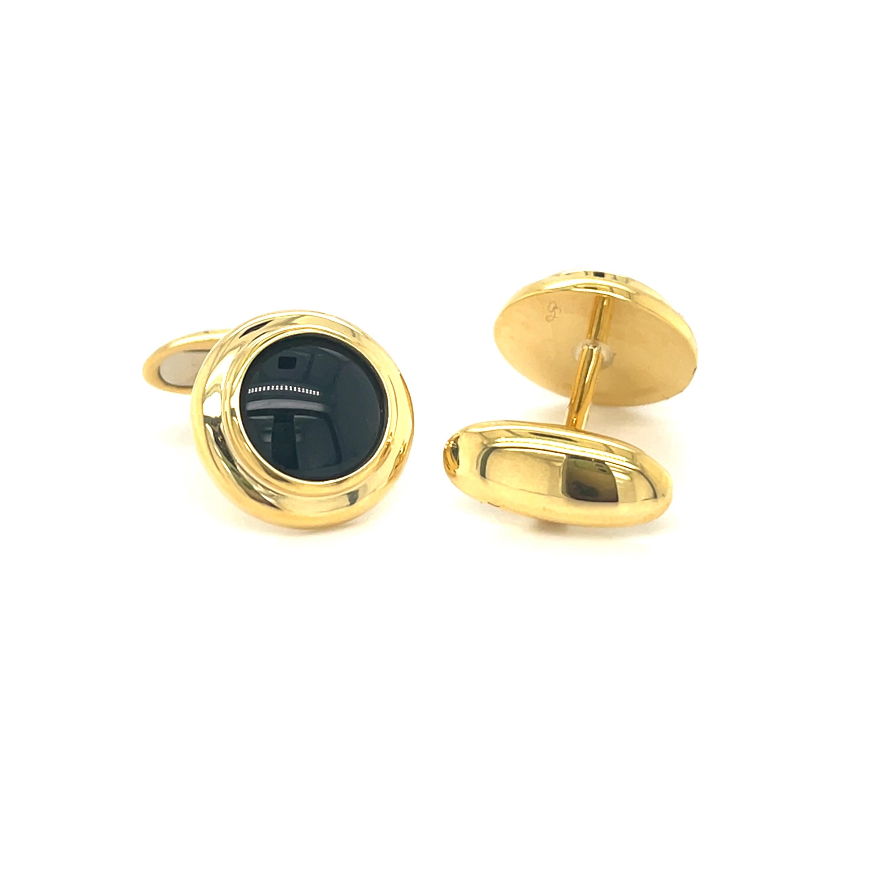 These yellow gold cufflinks are from Men's Collection. These cufflinks are decorated with Yellow gold and onyx 5.50 ct. The dimensions of the cufflinks are 1.5cm. These cufflinks are a perfect upgrade to every special occasion.
These classic