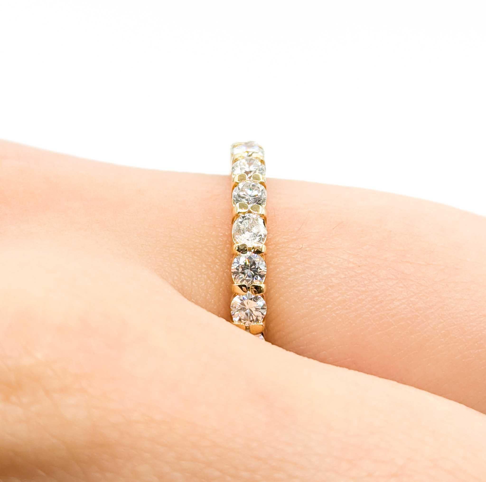 Anello da sposa con diamante senza tempo in oro giallo 14k

Ti presentiamo questo bellissimo anello da sposa con diamante realizzato in oro giallo 14k, che incarna l'eleganza e lo stile senza tempo. Questo squisito pezzo presenta una splendida serie