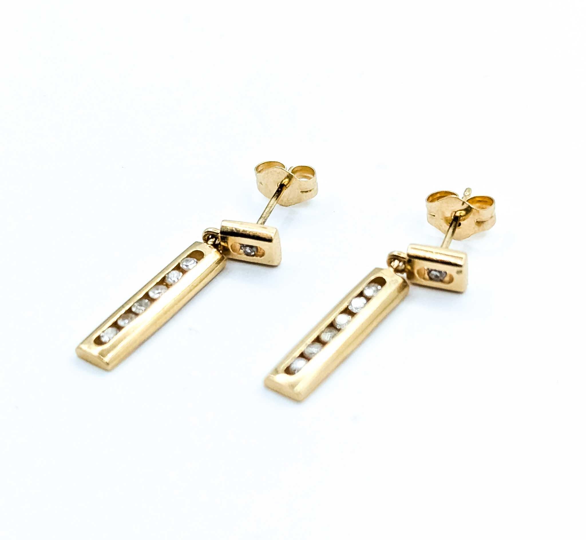 Timeless Diamond Dangle Bar Earrings in 14K Yellow Gold In Excellent Condition For Sale In Bloomington, MN