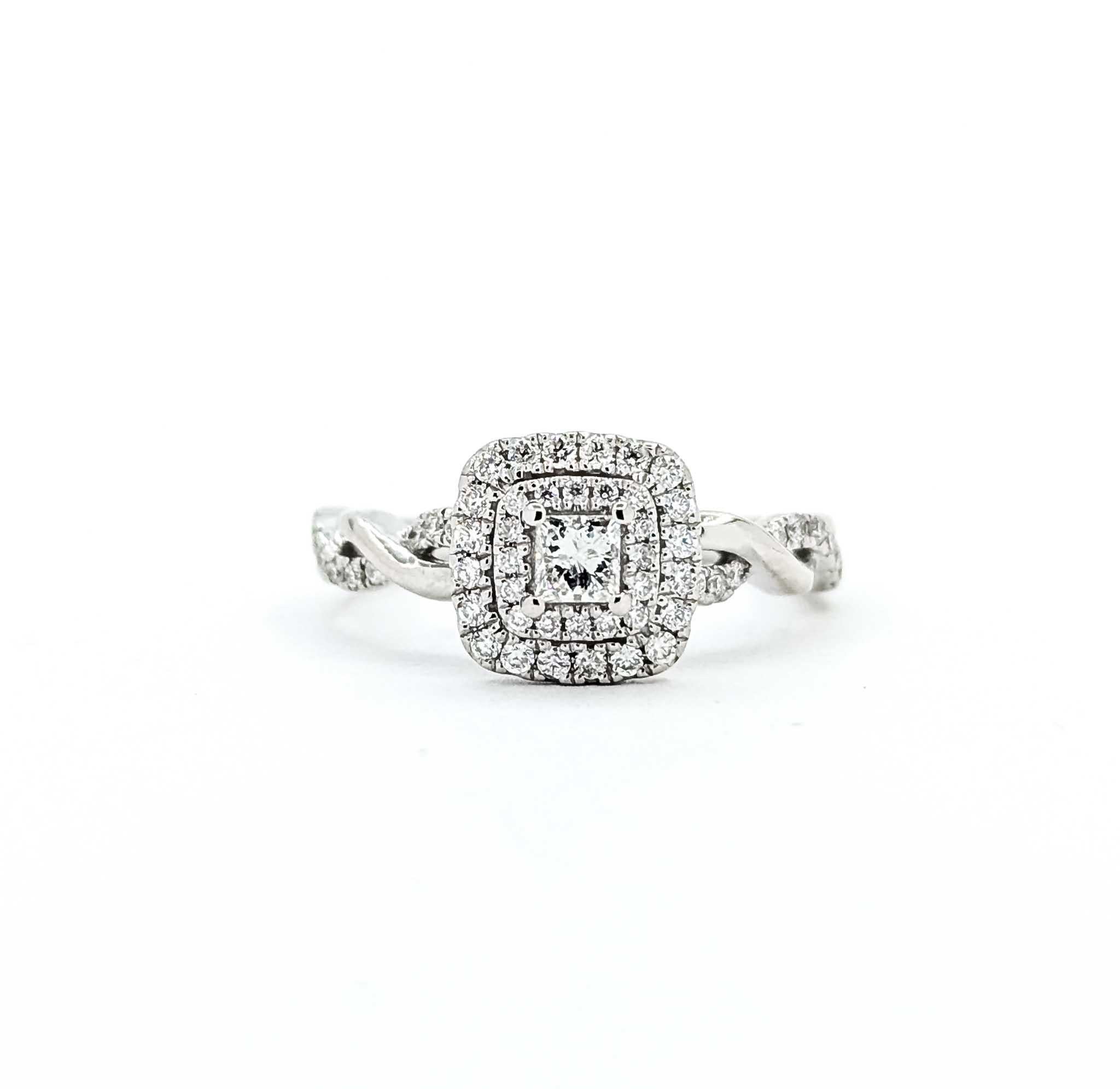 Elegance intemporelle du diamant en or blanc 10k en vente 4