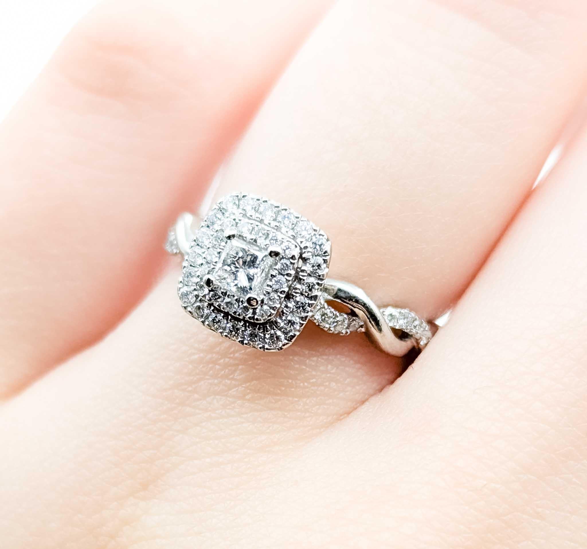 Elegance intemporelle du diamant en or blanc 10k Excellent état - En vente à Bloomington, MN