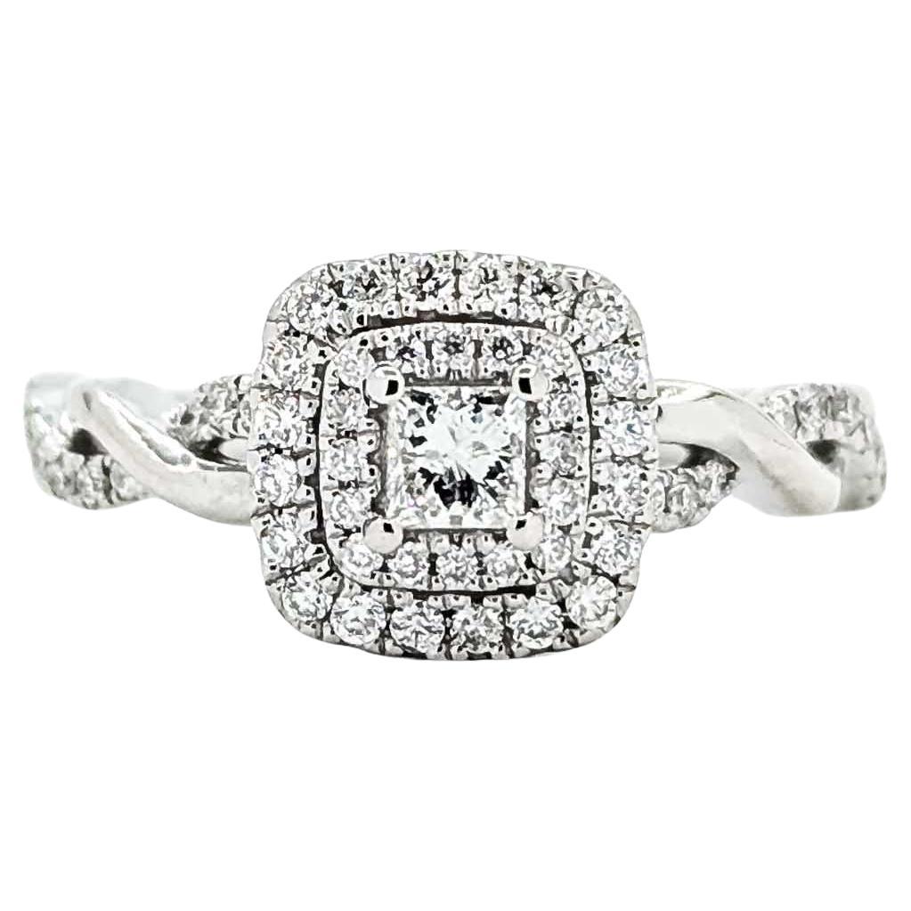 Elegance intemporelle du diamant en or blanc 10k en vente
