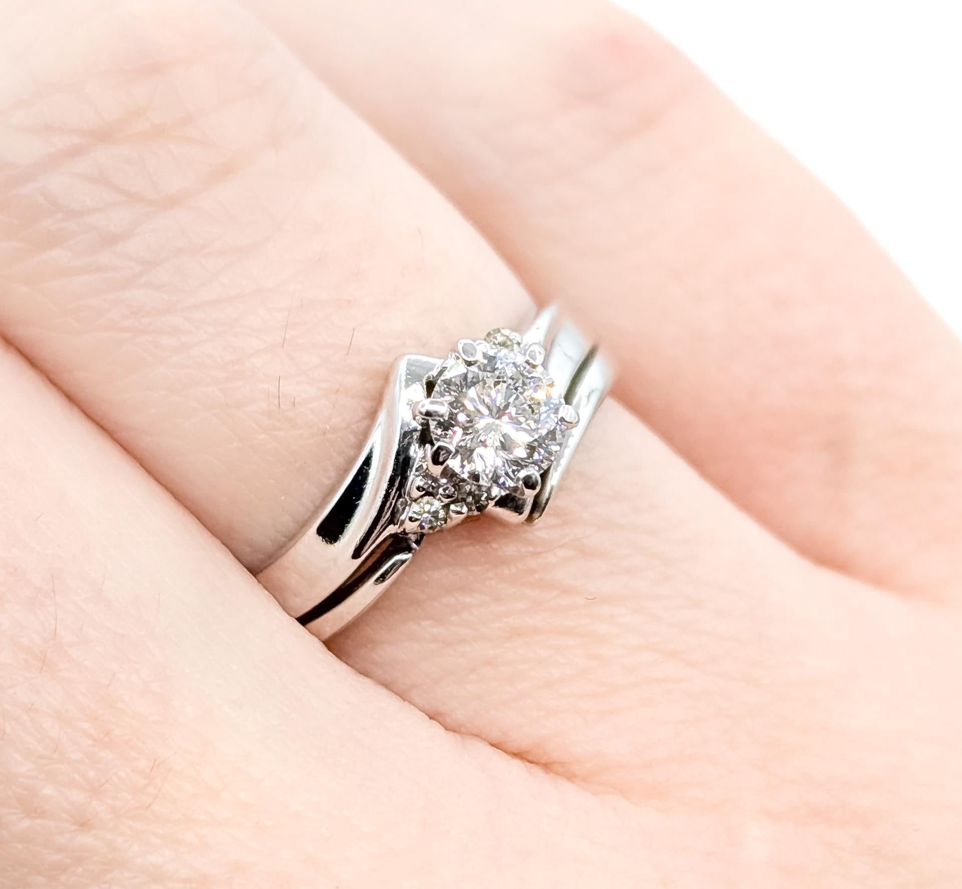 Anello di fidanzamento con diamante senza tempo in 14 carati In condizioni ottime in vendita a Bloomington, MN