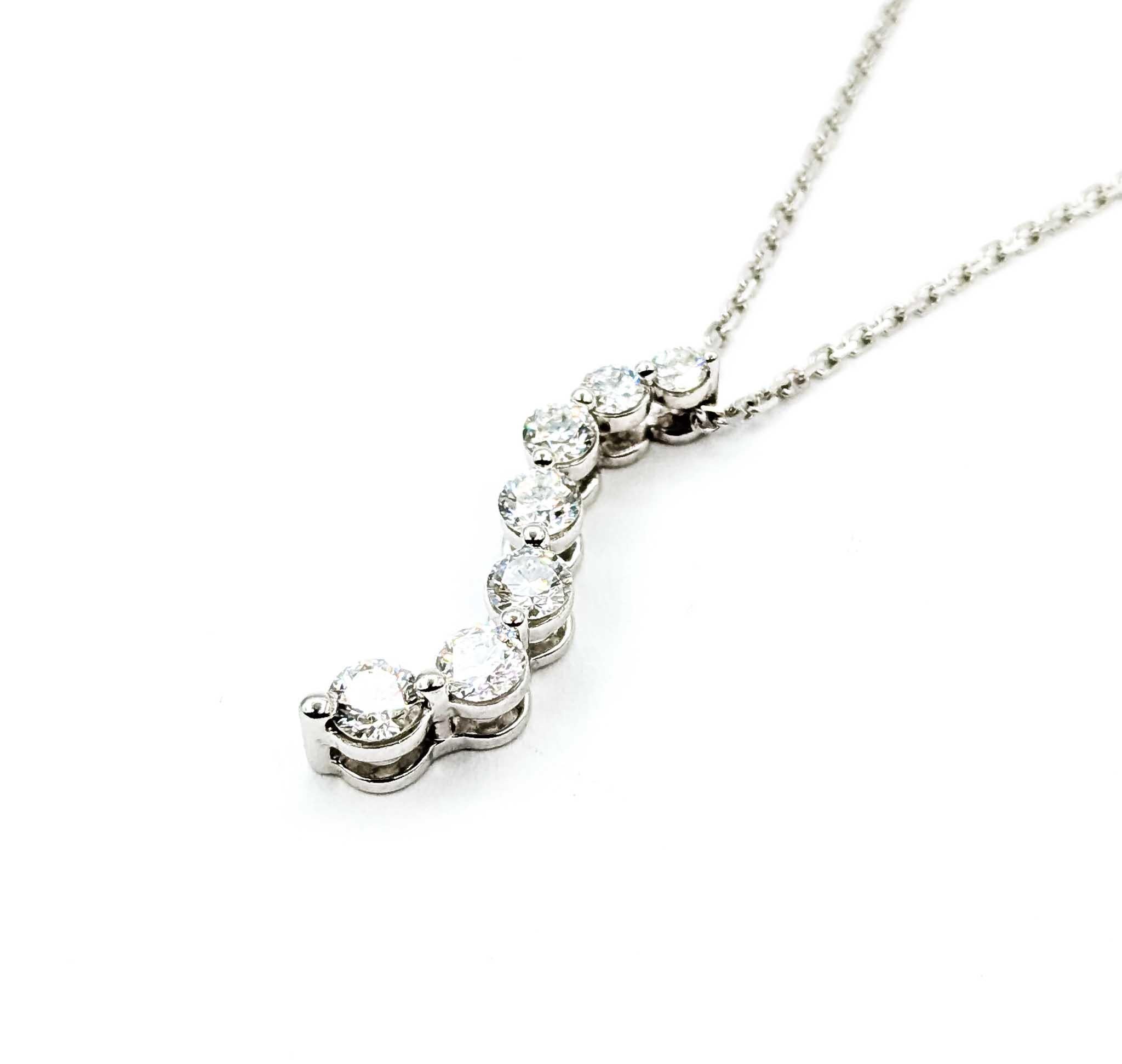 Zeitloser Diamant-Journey-Anhänger mit Kette aus 14k Weißgold im Angebot 2