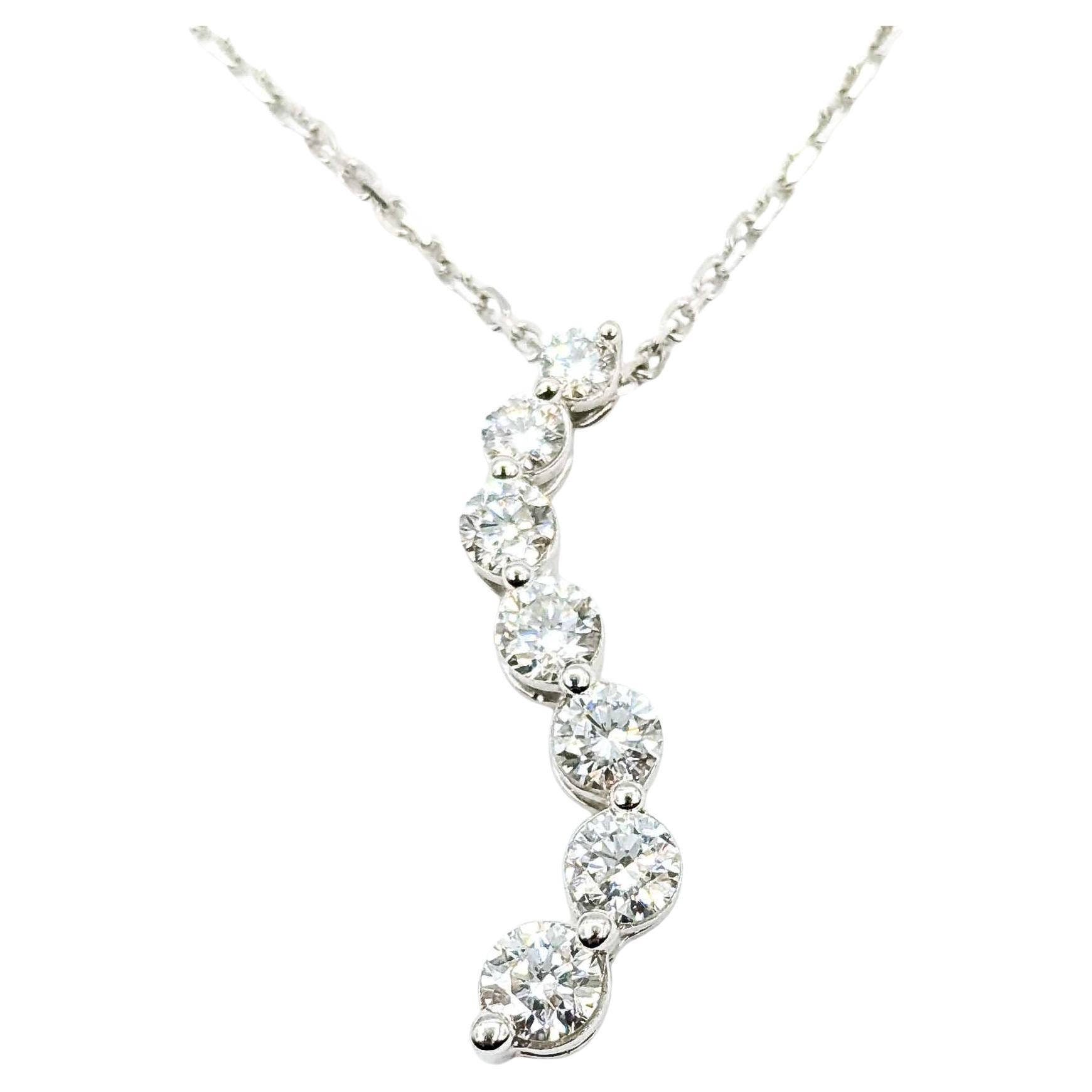 Zeitloser Diamant-Journey-Anhänger mit Kette aus 14k Weißgold