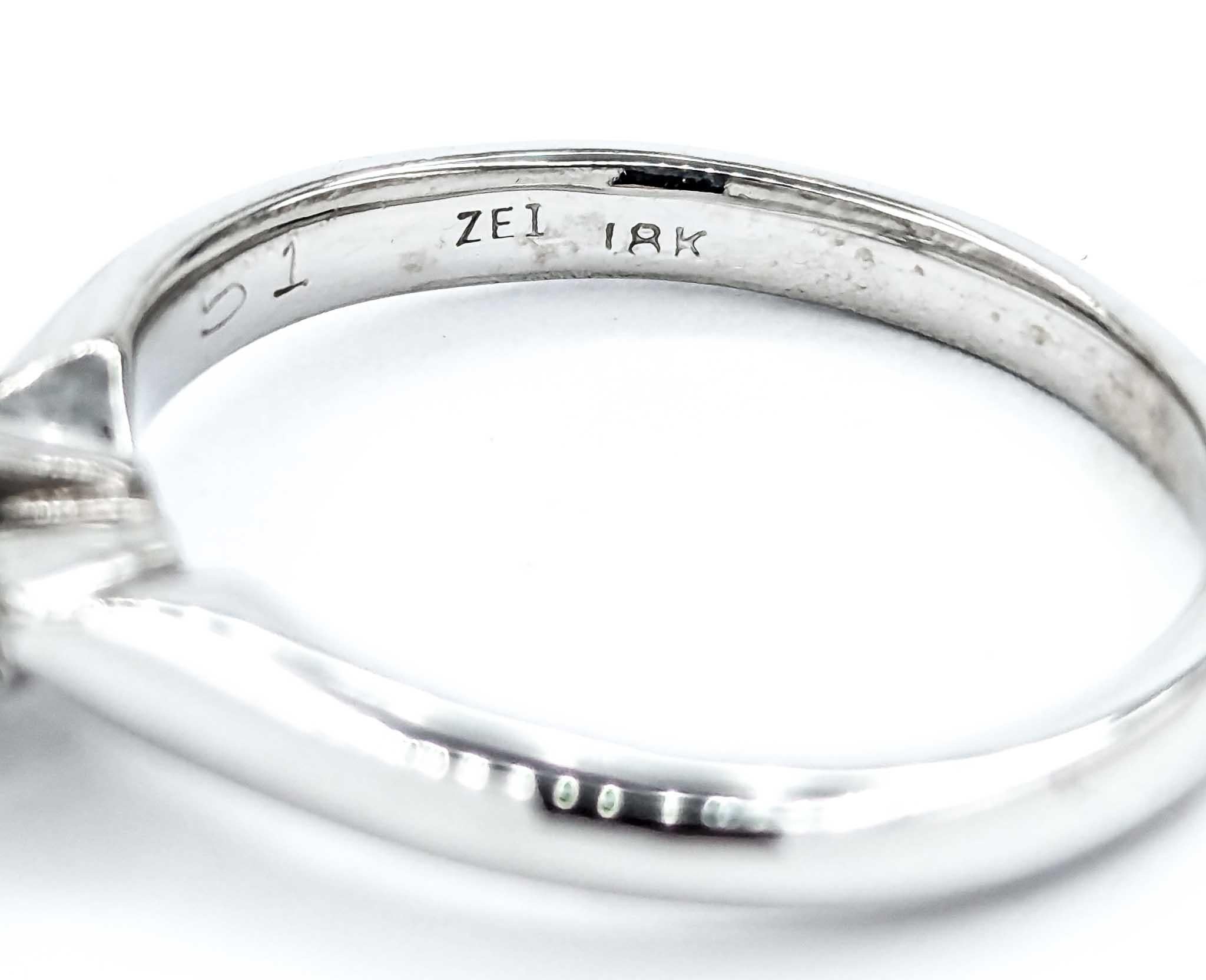Timeless Diamond Solitaire Engagement Ring in White Gold For Sale 4