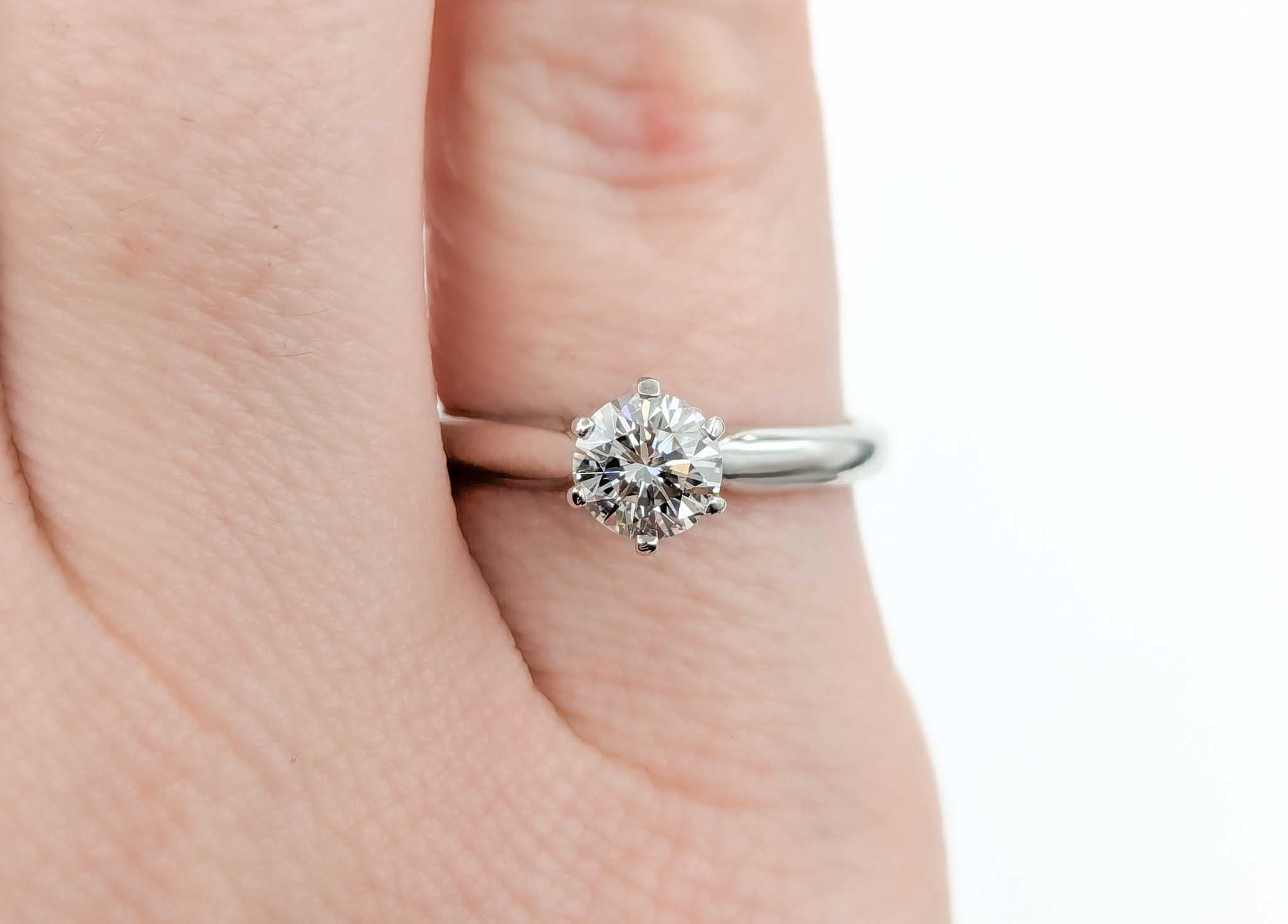 Timeless Diamond Solitaire Engagement Ring in White Gold In Excellent Condition For Sale In Bloomington, MN