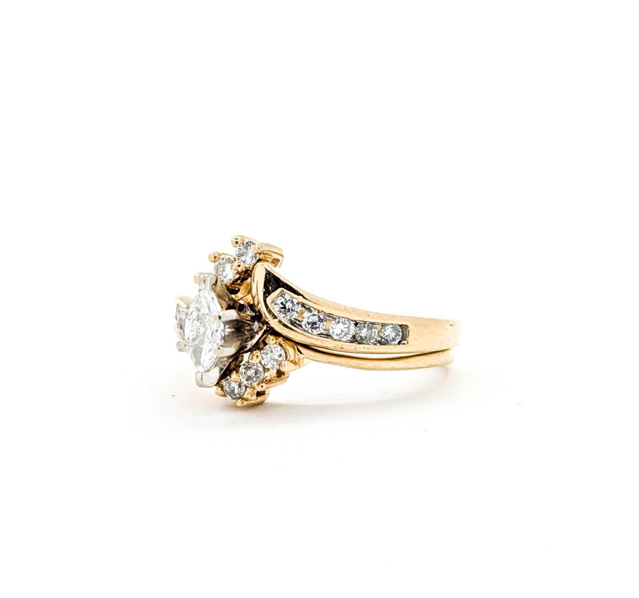Contemporary Timeless Diamond Wedding Set in 14k Yellow Gold For Sale