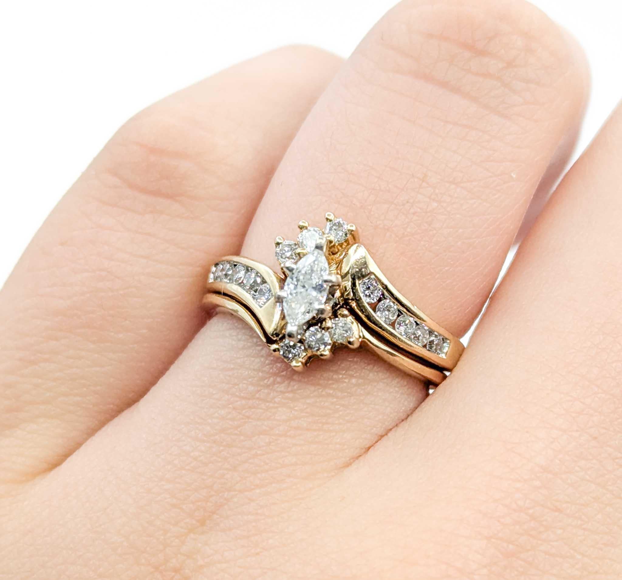 Timeless Diamond Wedding Set in 14k Yellow Gold In Excellent Condition For Sale In Bloomington, MN