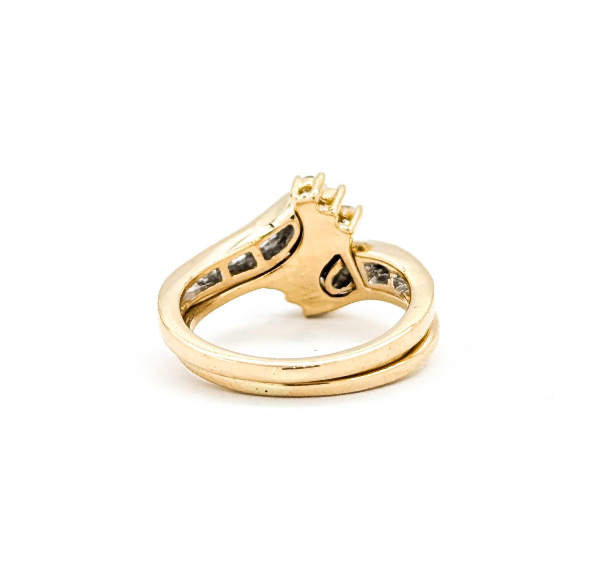 Timeless Diamond Wedding Set in 14k Yellow Gold For Sale 2
