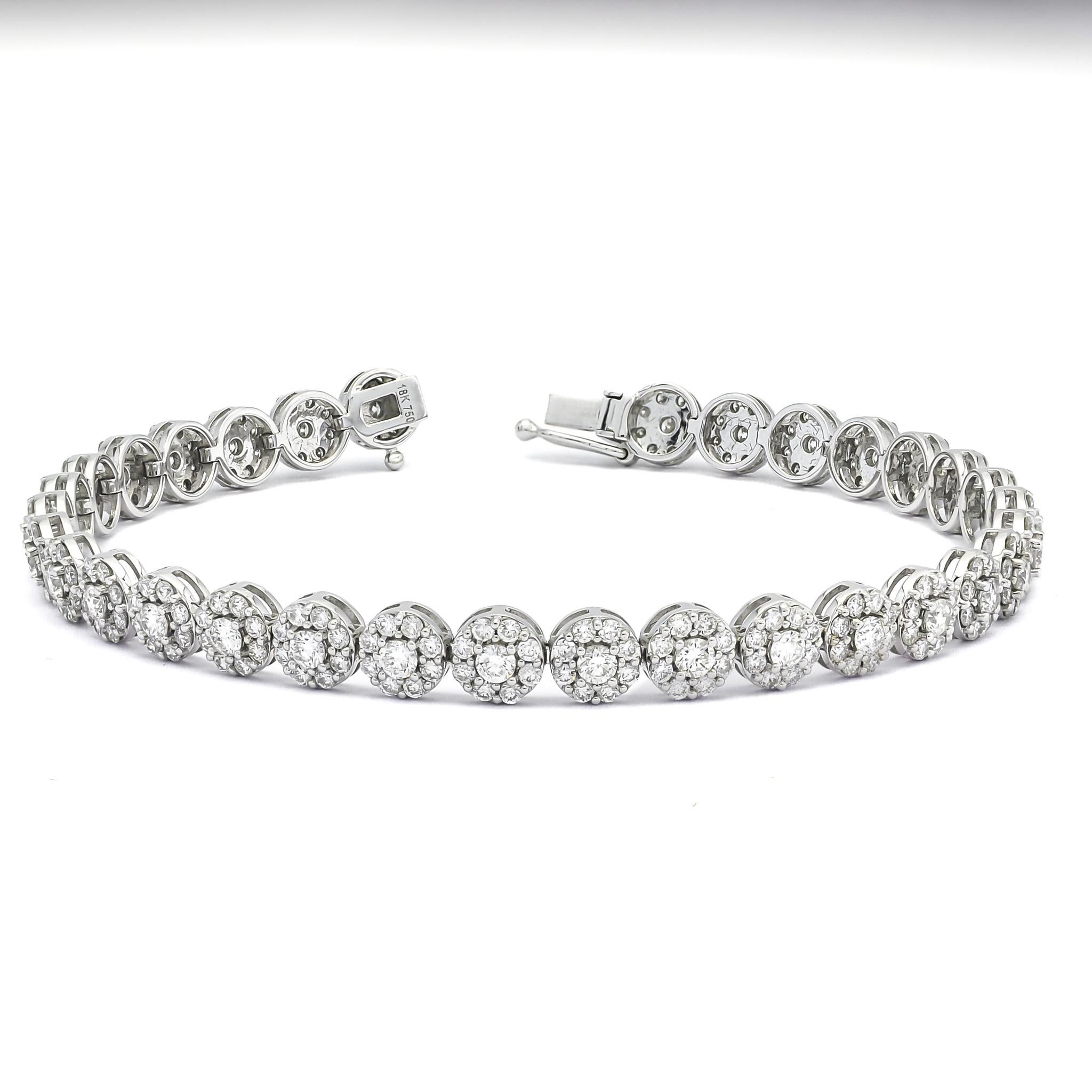 Natural Diamond4.62 CT  18KT White Gold Classic Cluster Bracelet  For Sale 1