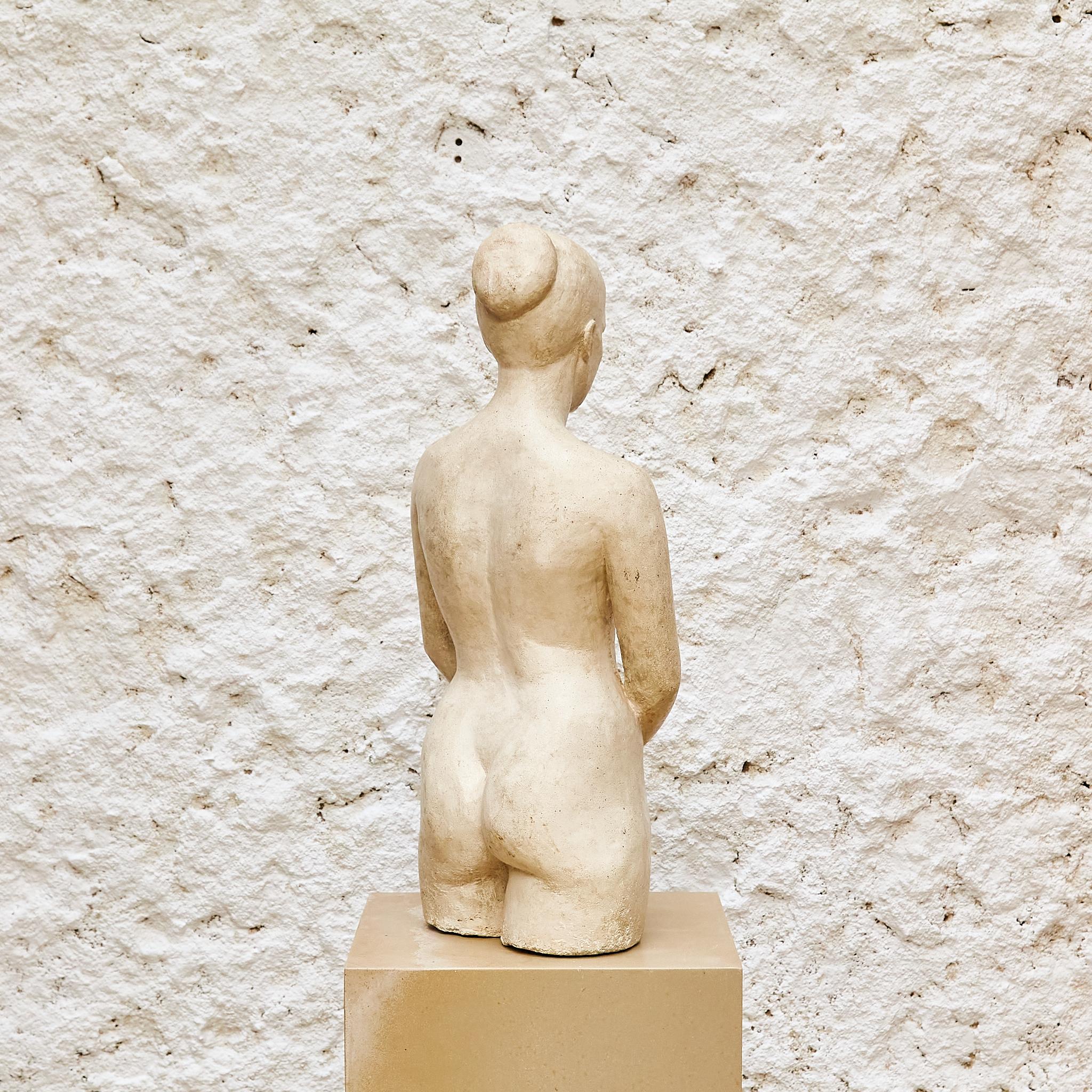 Timeless Elegance: 1960 Spanish Nude Woman Sculpture - Plaster, Painted Art In Good Condition In Barcelona, Barcelona