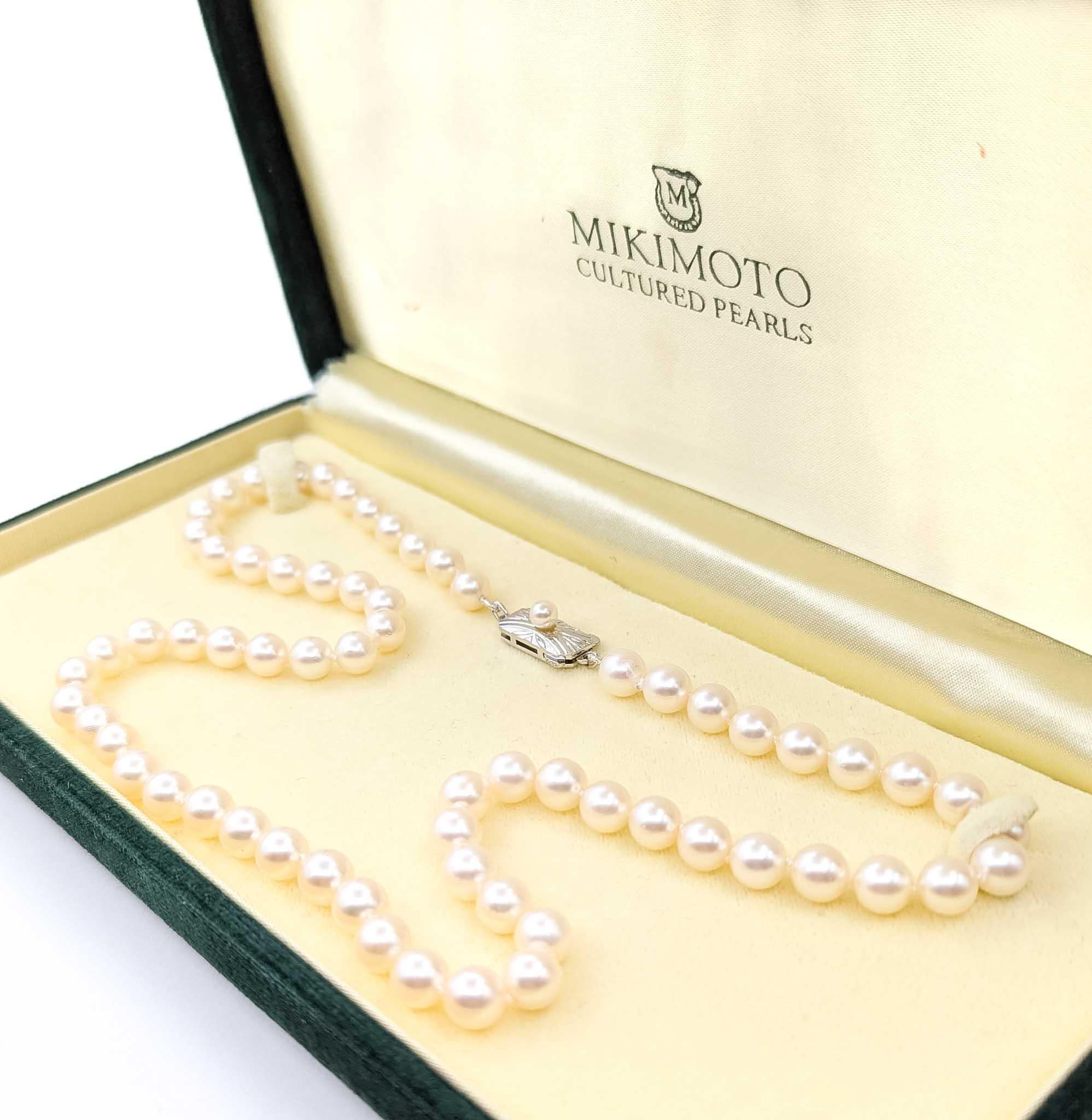 Elegance intemporelle Collier de perles d'Akoya et d'argent en vente 1