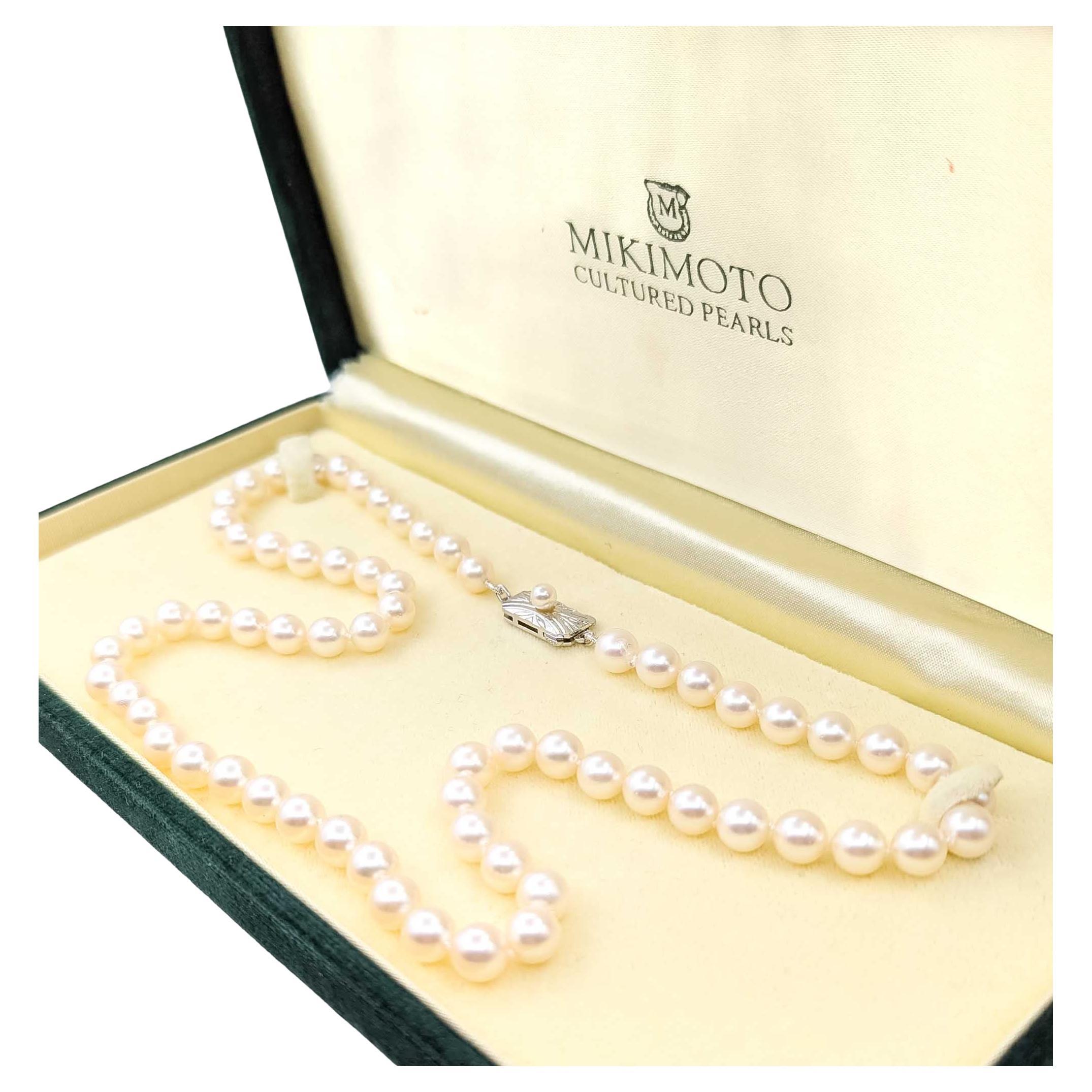 Elegance intemporelle Collier de perles d'Akoya et d'argent en vente