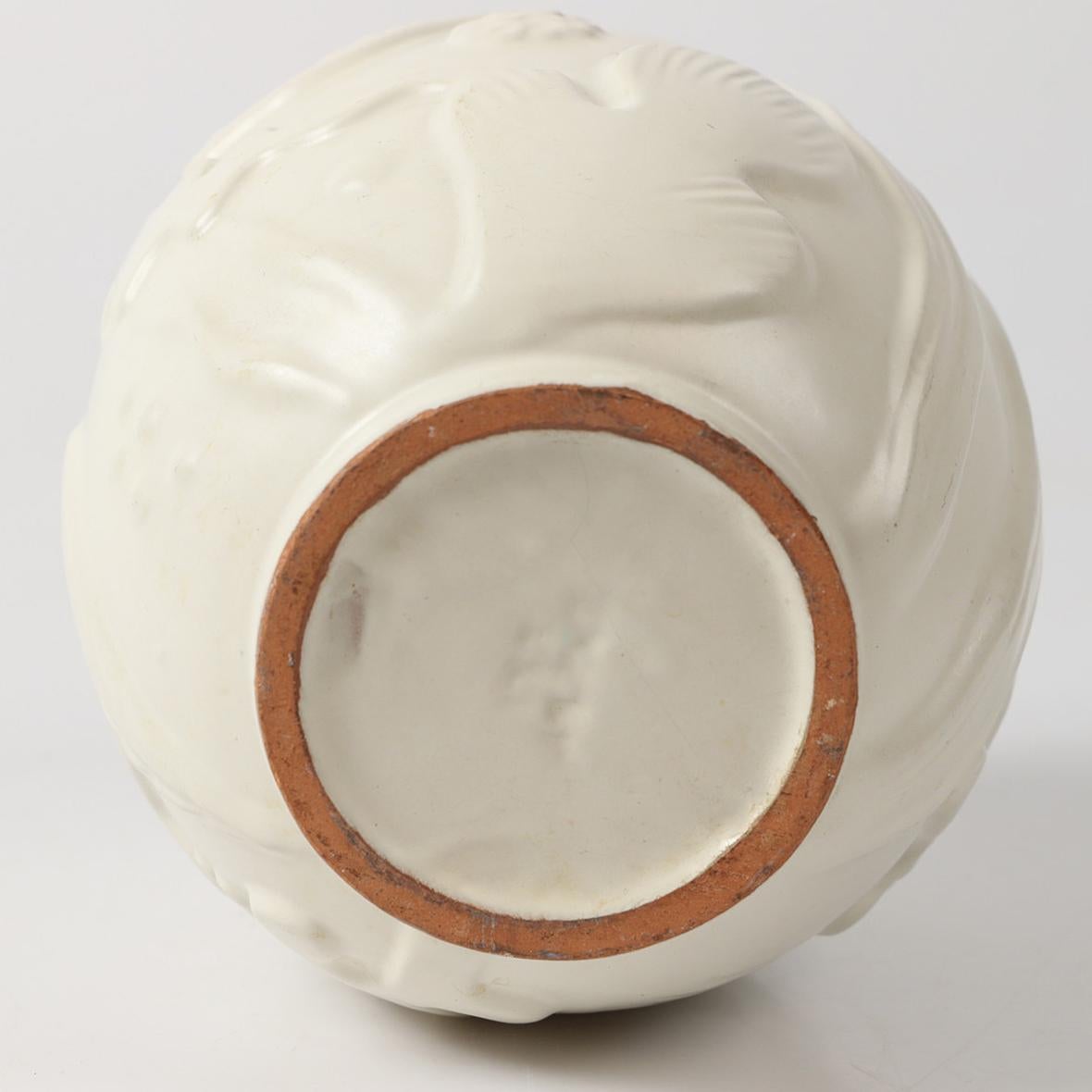 Timeless Elegance: Anna-Lisa Thomson's Iconic Earthenware Vase from the 1930s. For Sale 3