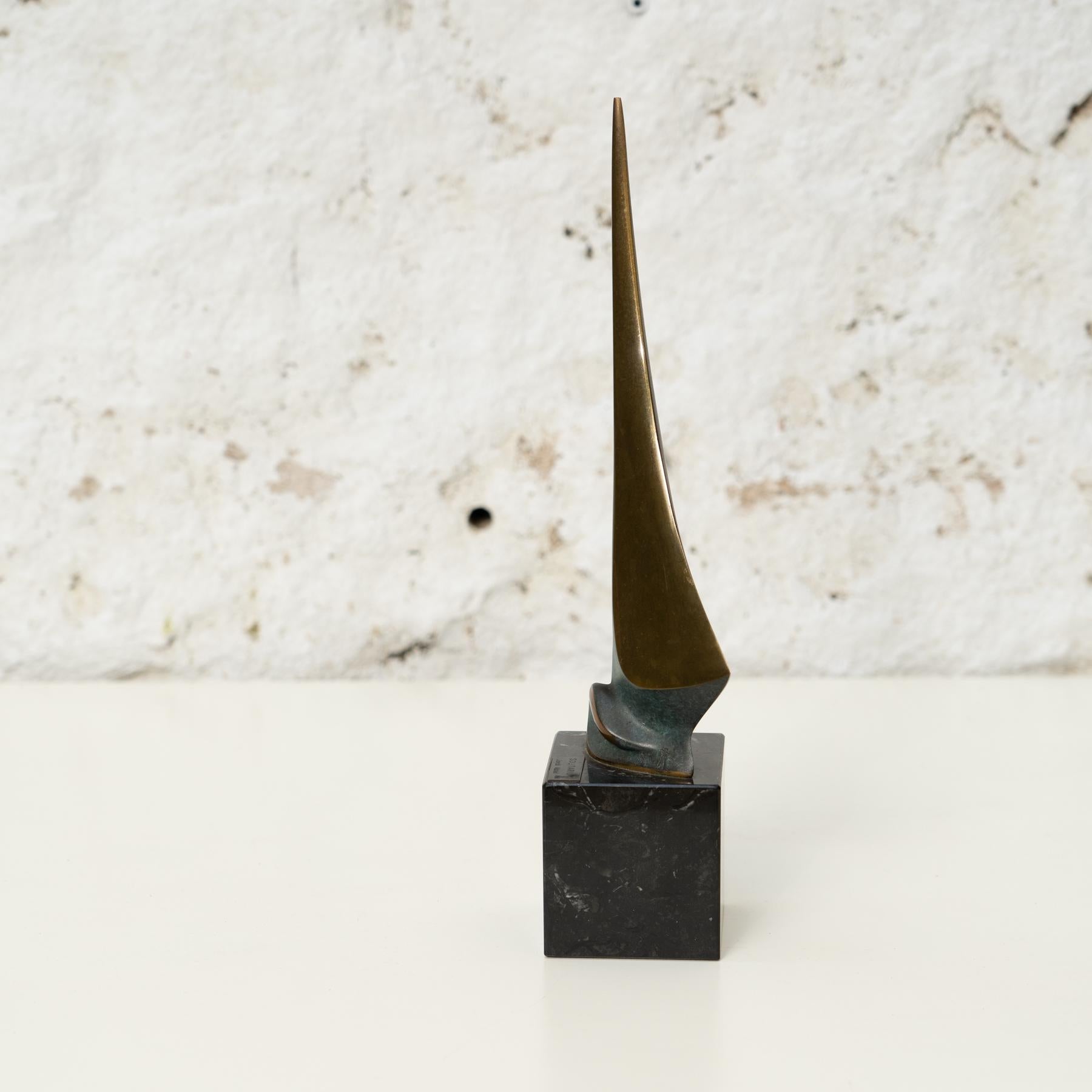 Timeless Elegance: Bronze Sculpture 'Solitario' by Jordi Abad, 20th Century For Sale 4