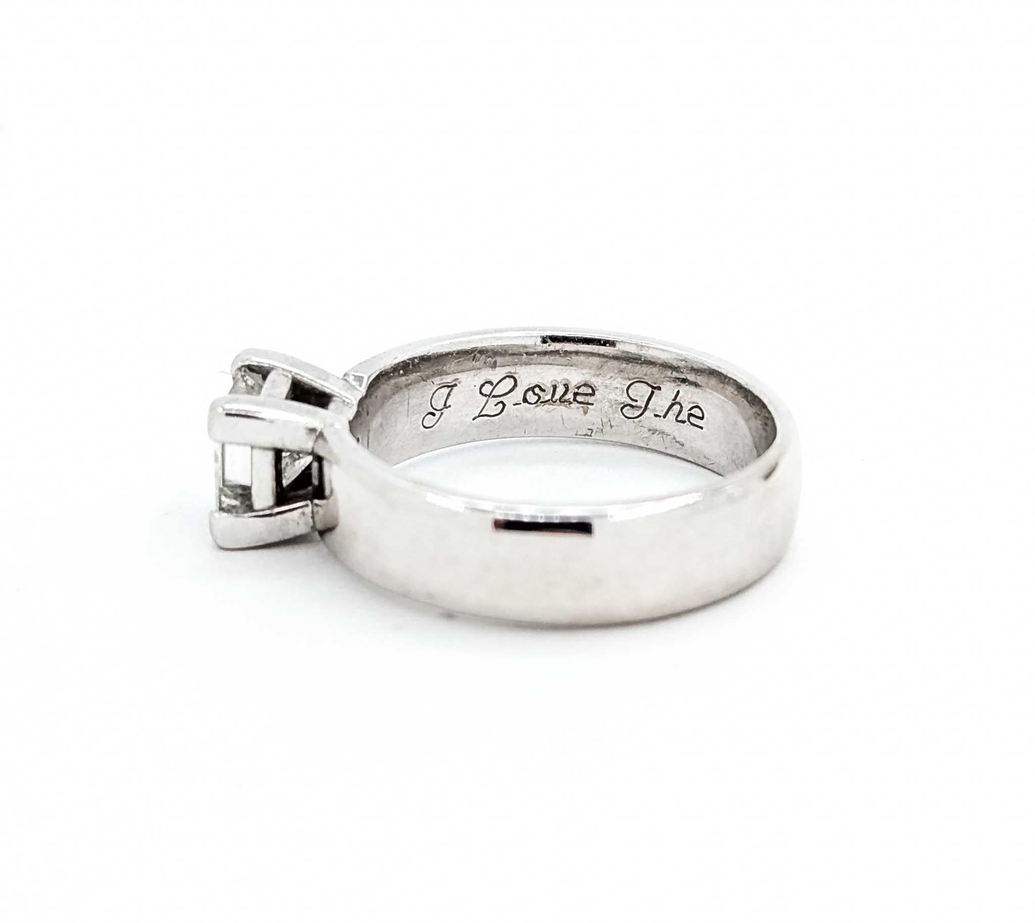 Eleganza senza tempo: Anello di fidanzamento con solitario di diamante in oro bianco 14k in vendita 1