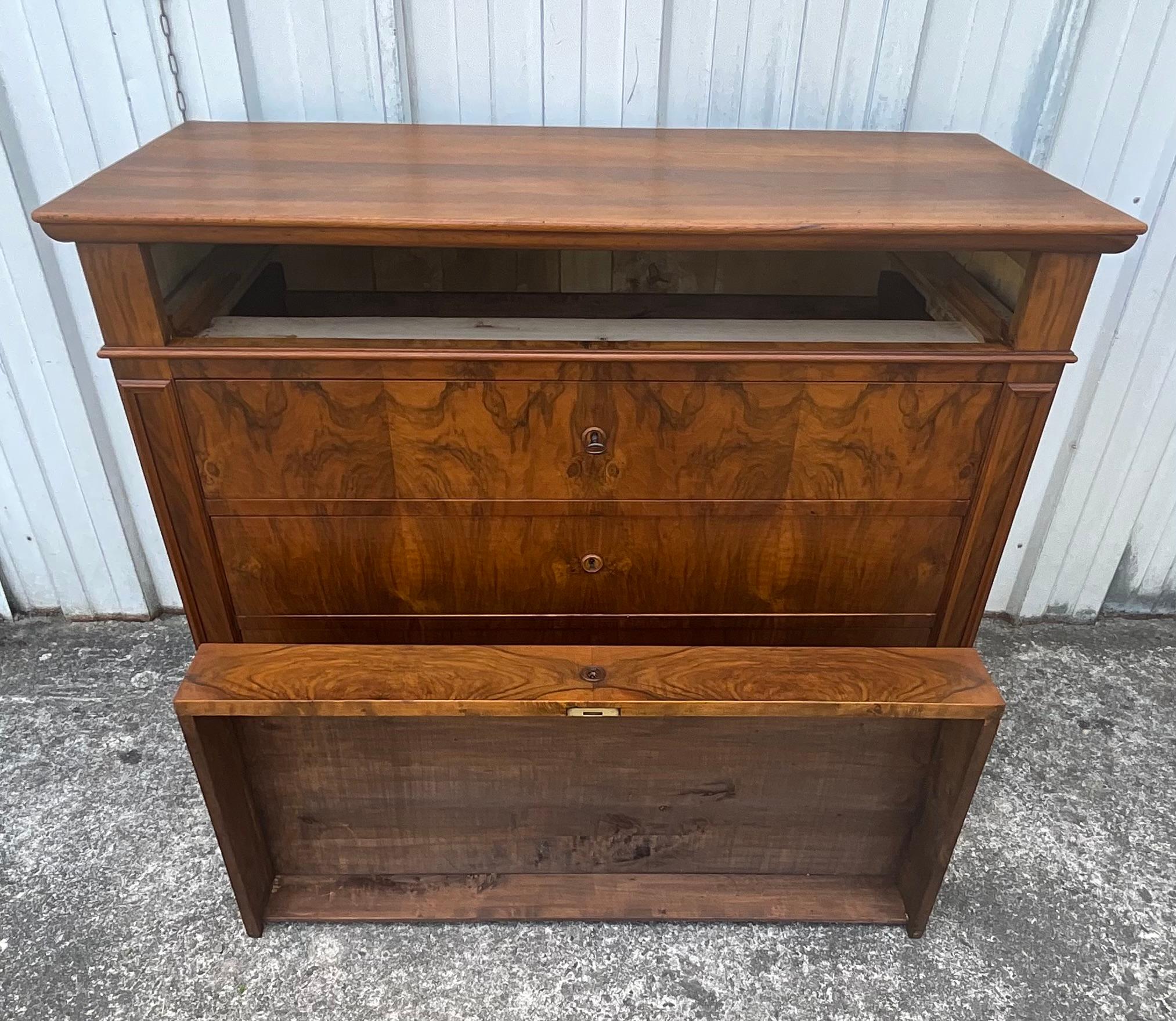 Eleganza senza tempo dalla Commode Louis Philippe in noce bruciato in vendita 8
