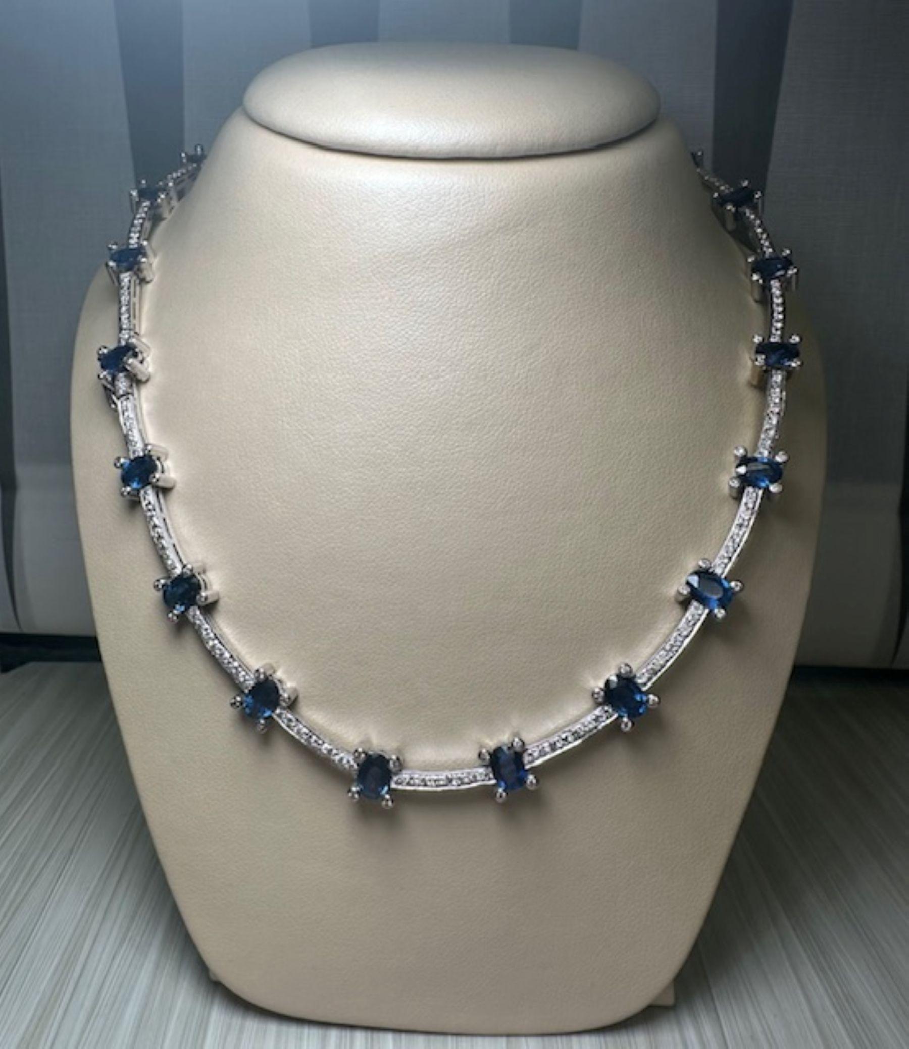 Zeitlose Eleganz in jedem Detail 20,75 ct Blauer Saphir Halskette und 5,25 DIA. im Zustand „Neu“ im Angebot in Miami, FL