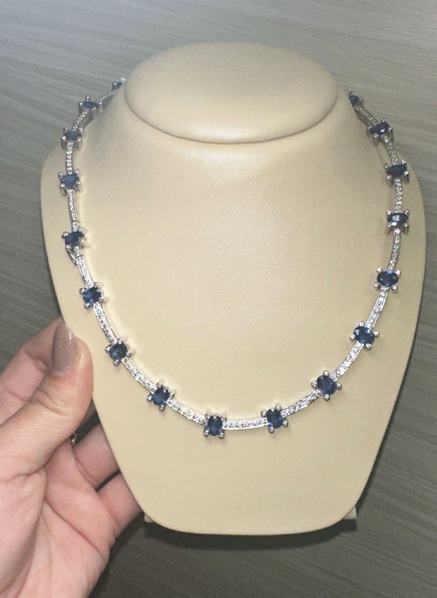 Zeitlose Eleganz in jedem Detail 20,75 ct Blauer Saphir Halskette und 5,25 DIA. im Angebot 1
