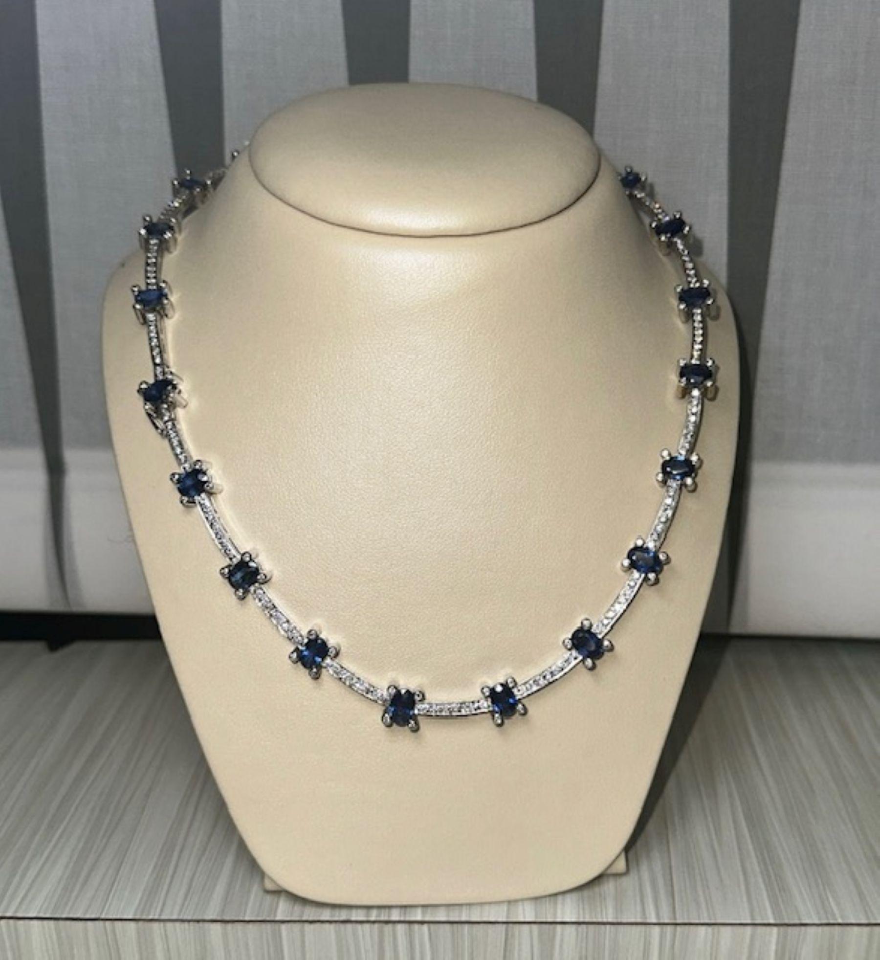 Zeitlose Eleganz in jedem Detail 20,75 ct Blauer Saphir Halskette und 5,25 DIA. im Angebot 2