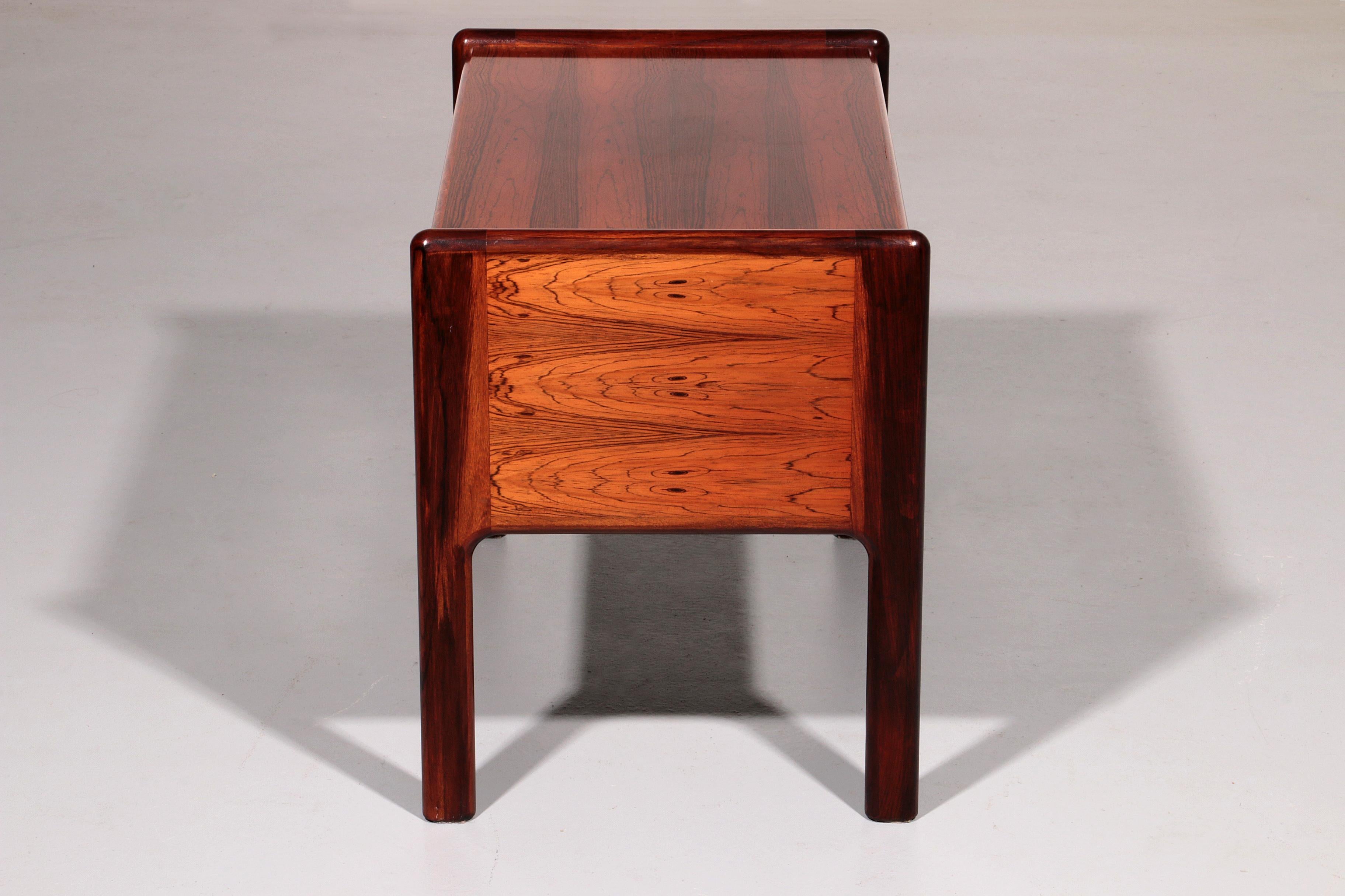 Zeitlose Eleganz - Kai Kristiansen Mid-Century Kommode, 1960 im Zustand „Gut“ im Angebot in Oirlo, LI