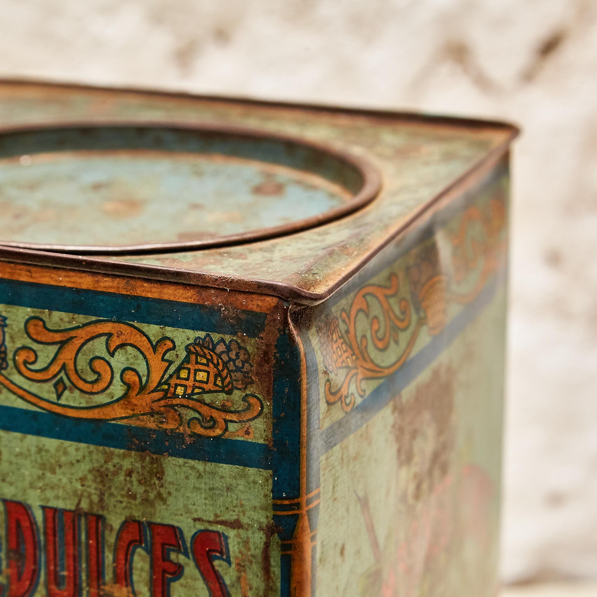 Timeless Elegance: Metall-Bonbondose 'Mauri' aus dem Barcelona der 1920er Jahre im Angebot 6