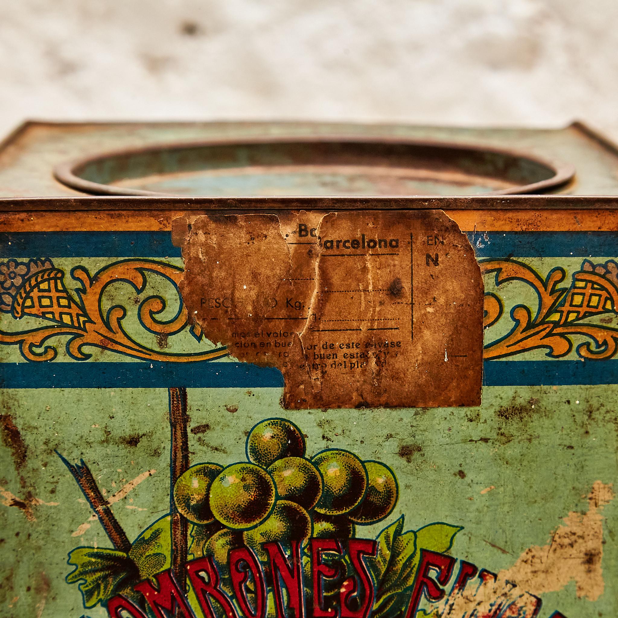 Timeless Elegance: 'Mauri' Metal Candy Box from 1920s Barcelona For Sale 10