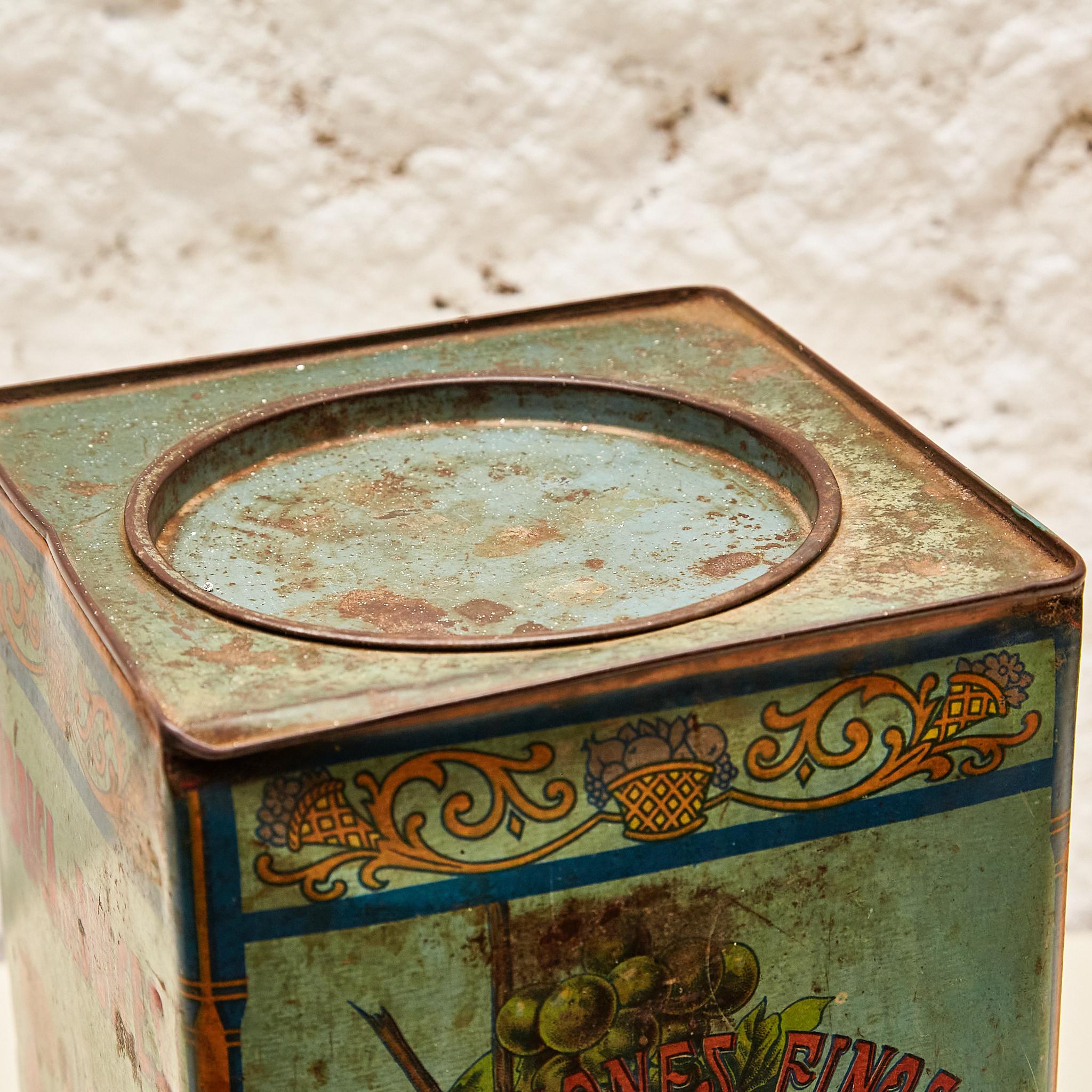 Timeless Elegance: 'Mauri' Metal Candy Box from 1920s Barcelona For Sale 3