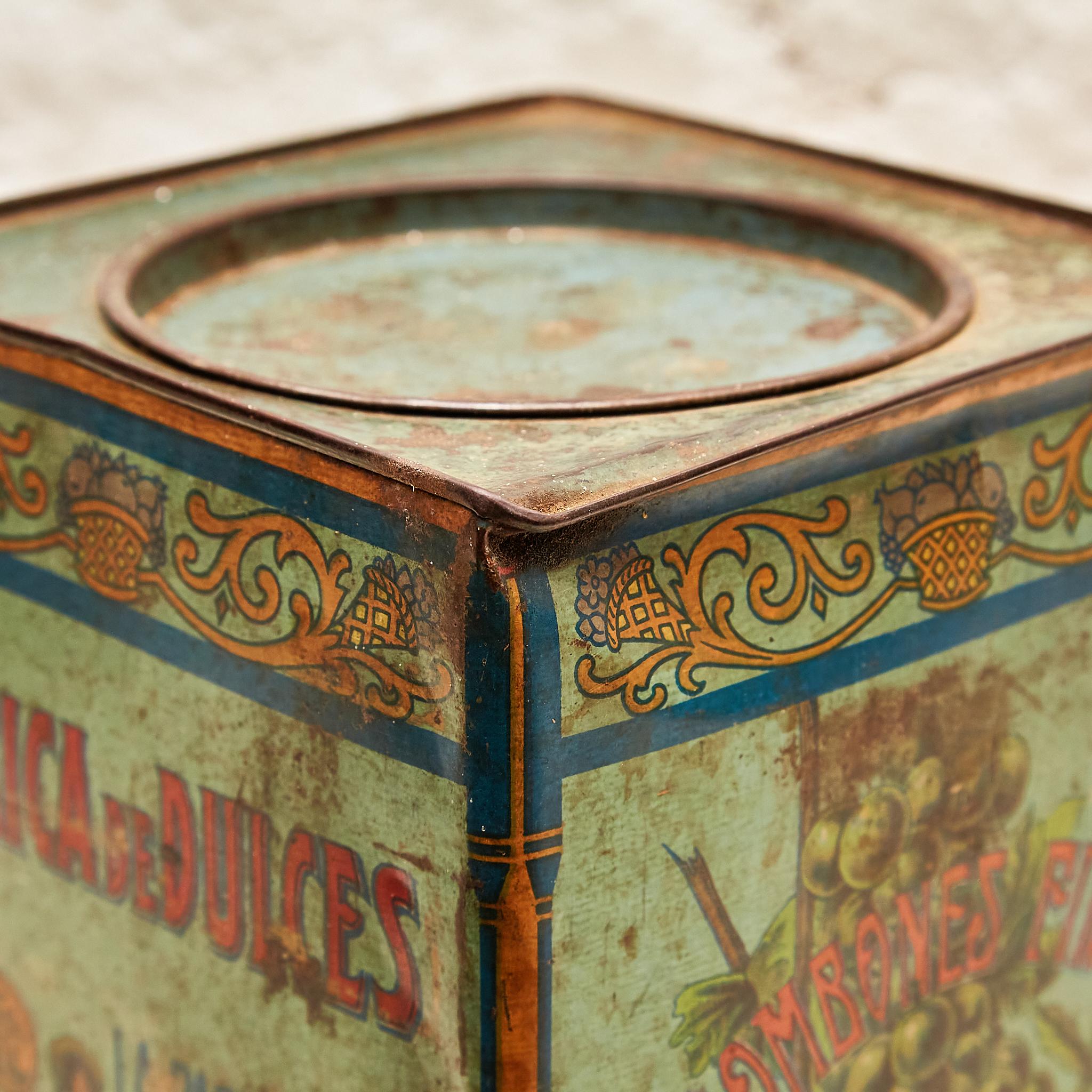 Timeless Elegance: 'Mauri' Metal Candy Box from 1920s Barcelona For Sale 4