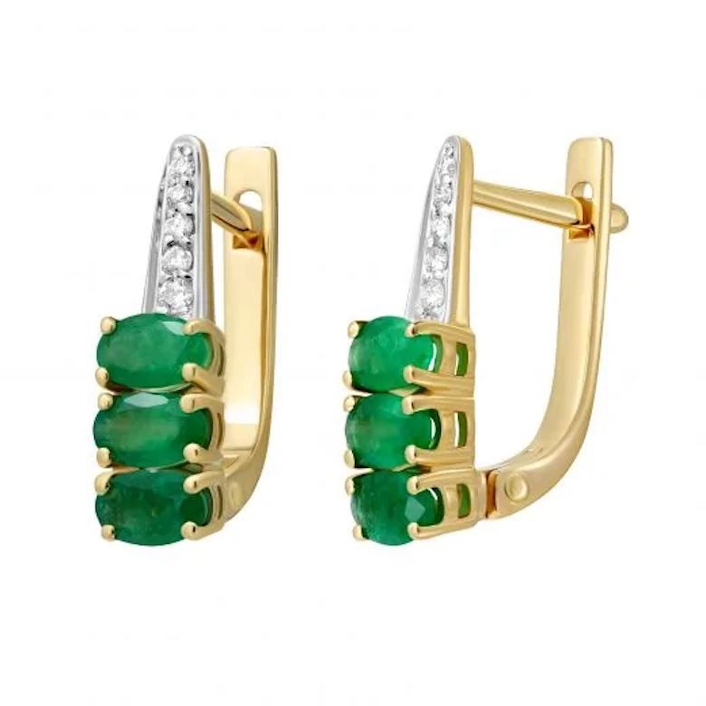 Antique Cushion Cut Timeless Emerald Diamonds Yellow Gold Band Lever-Back Earrings for Her For Sale
