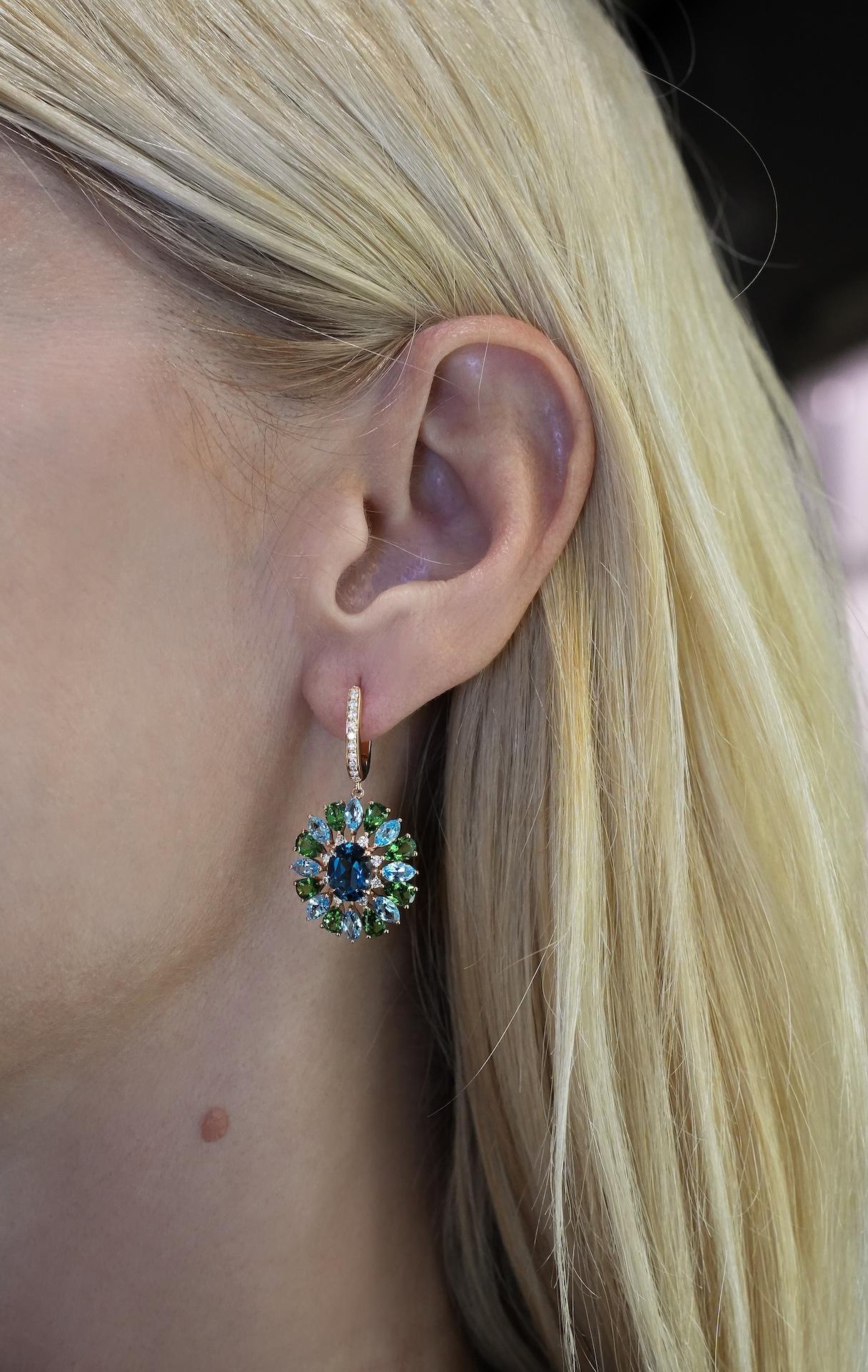 Timeless Smaragde Blau Topas Diamant 18K Rose Gold Exklusive Ohrringe im Angebot 1