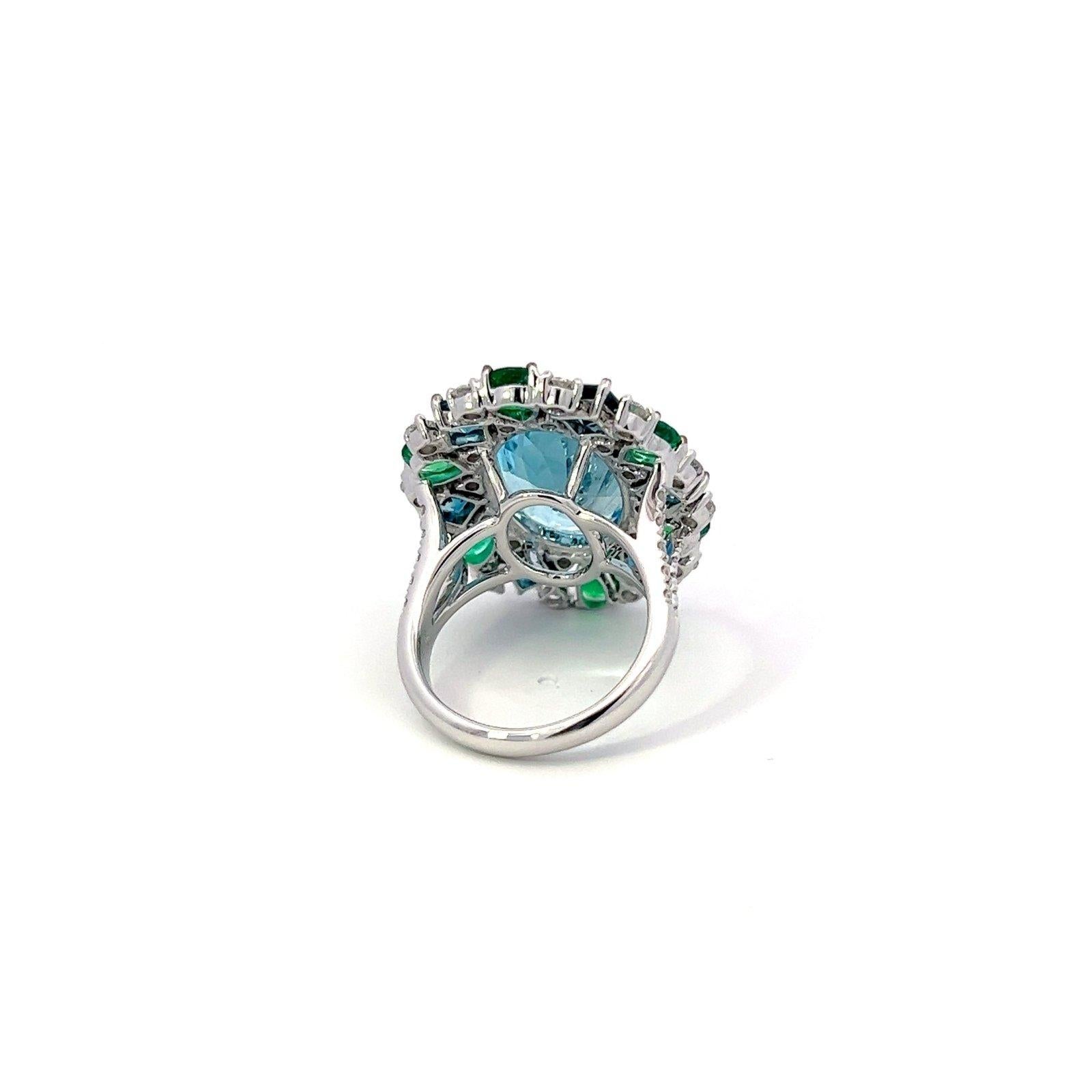 Timeless Smaragde Blau Topas Diamant 18K Weißgold Exklusiv Ring Groß (Antiker Kissenschliff) im Angebot