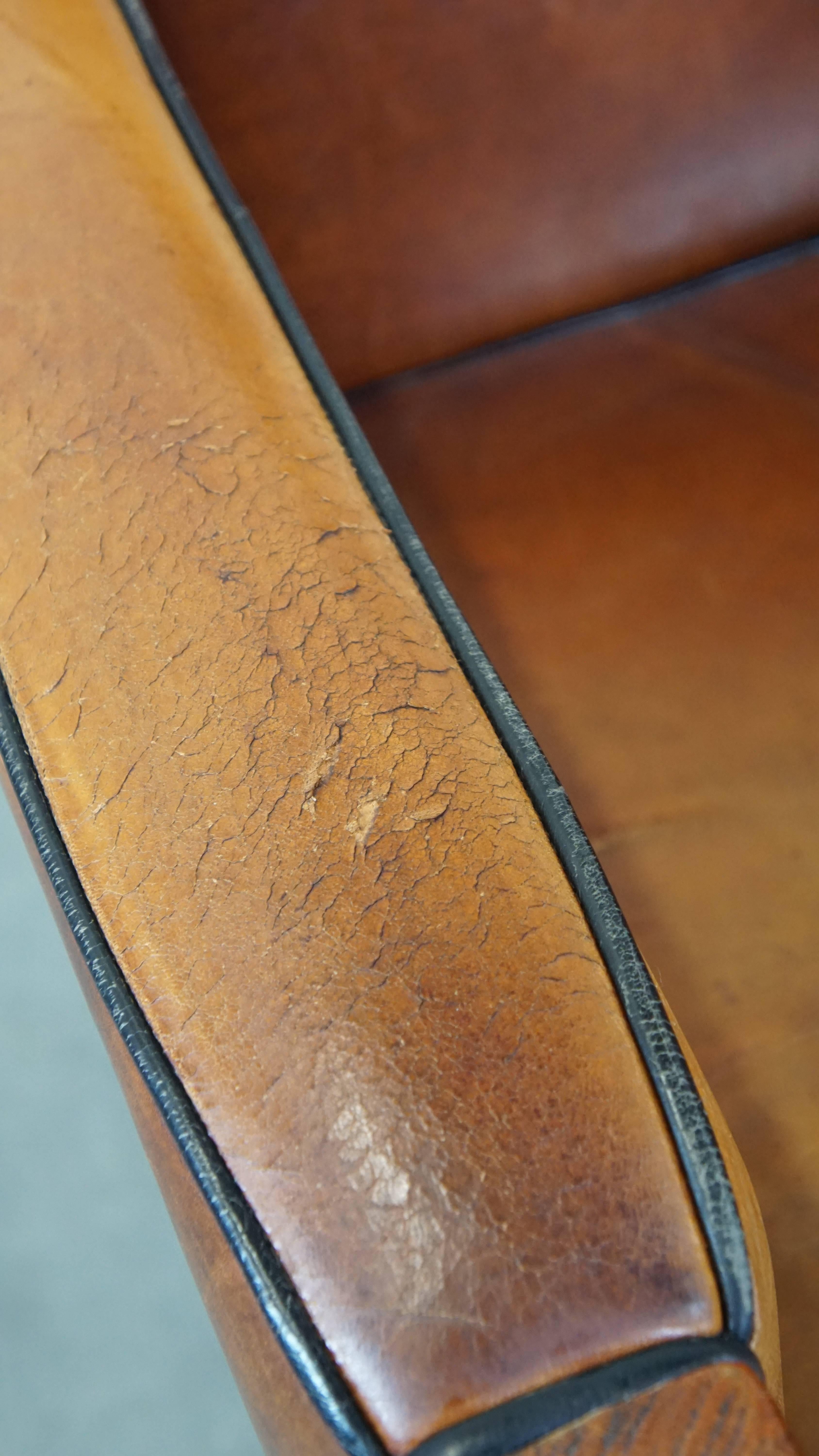 Timeless, finely crafted sheepskin leather and wooden Art Deco design armchair For Sale 4