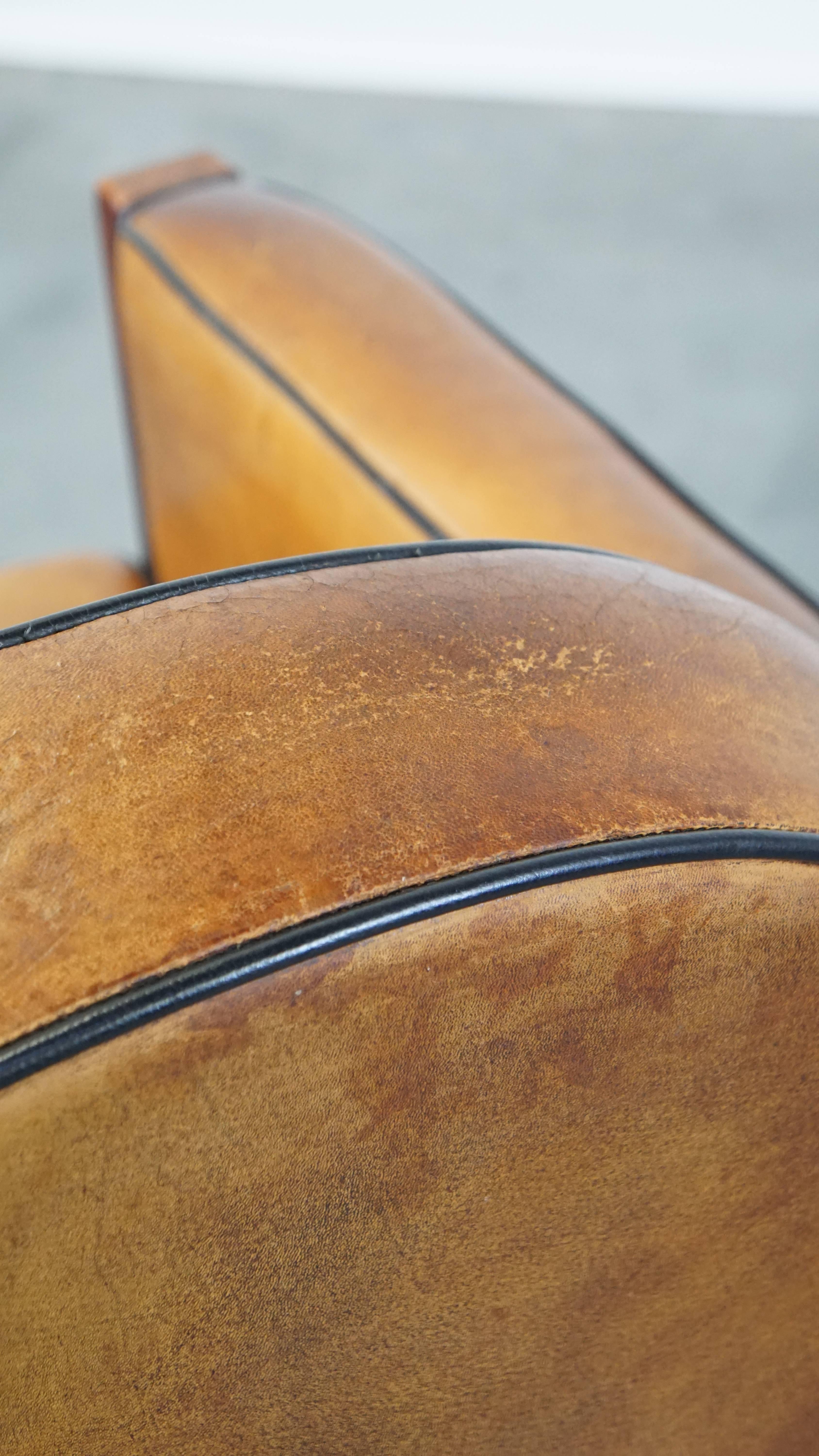 Timeless, finely crafted sheepskin leather and wooden Art Deco design armchair For Sale 3