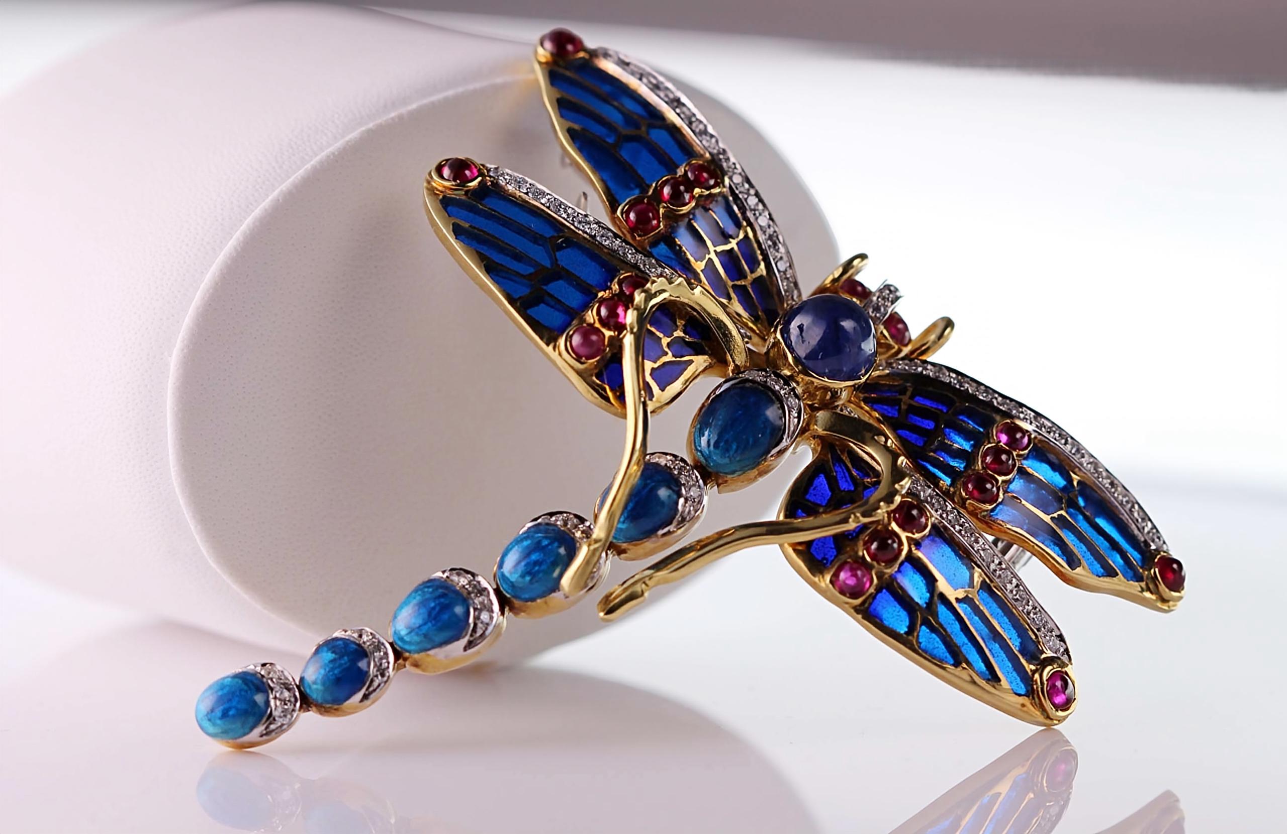 Women's or Men's Timeless Flight: Handcrafted 18kt Gold Dragonfly Brooch with Precious Gems For Sale