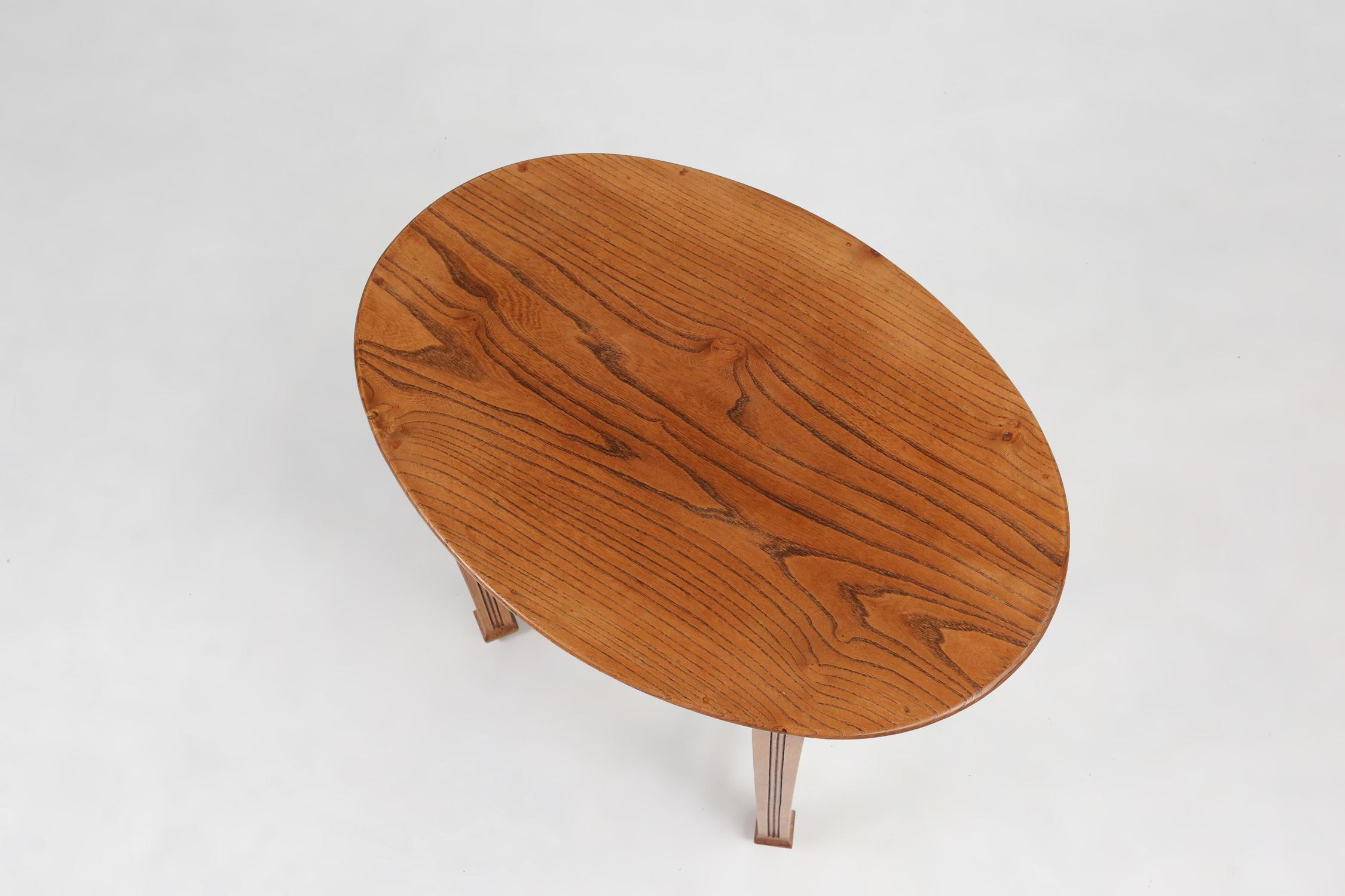 Timeless French Art Deco side table in oak, 1930s  For Sale 5
