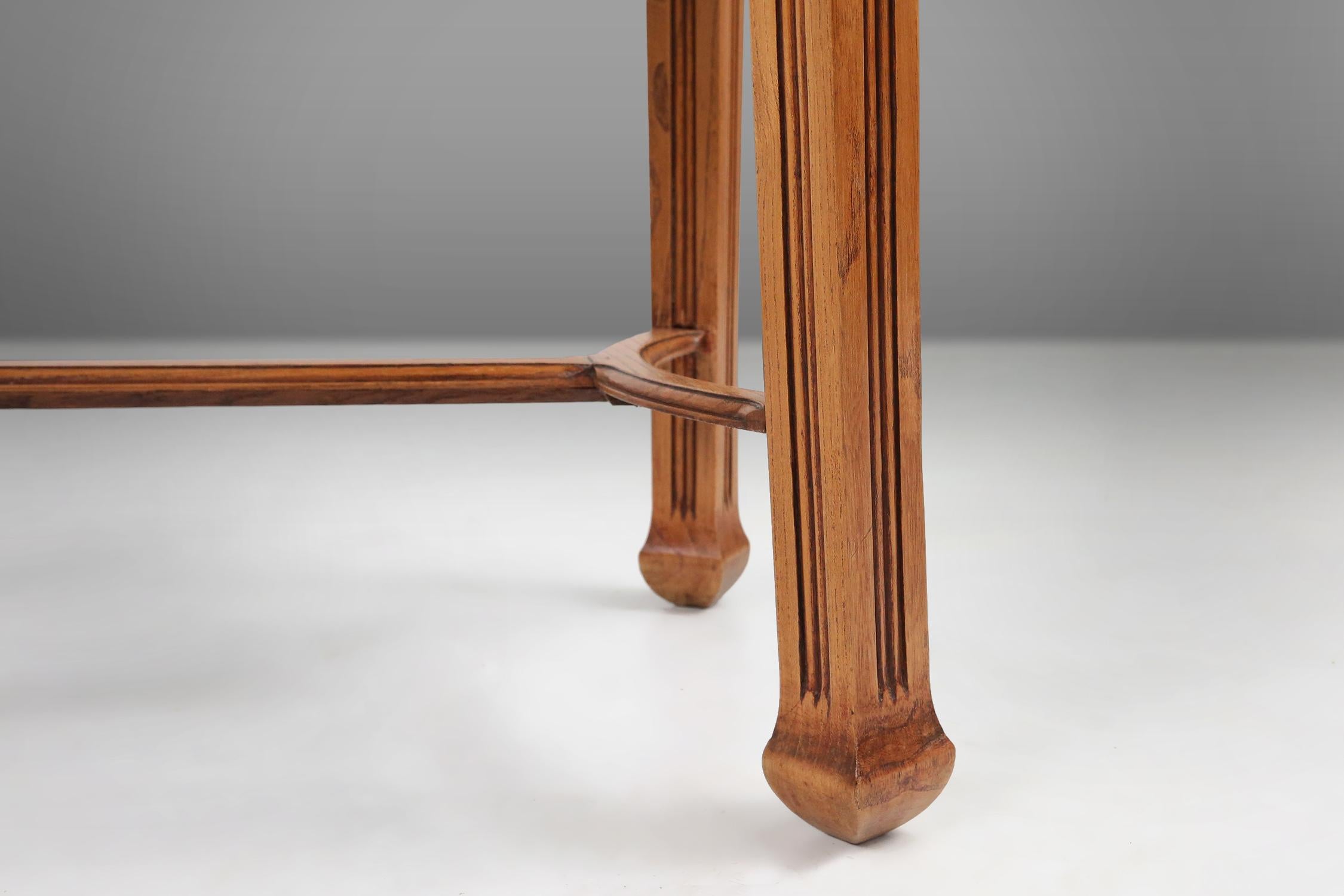 Timeless French Art Deco side table in oak, 1930s  For Sale 1